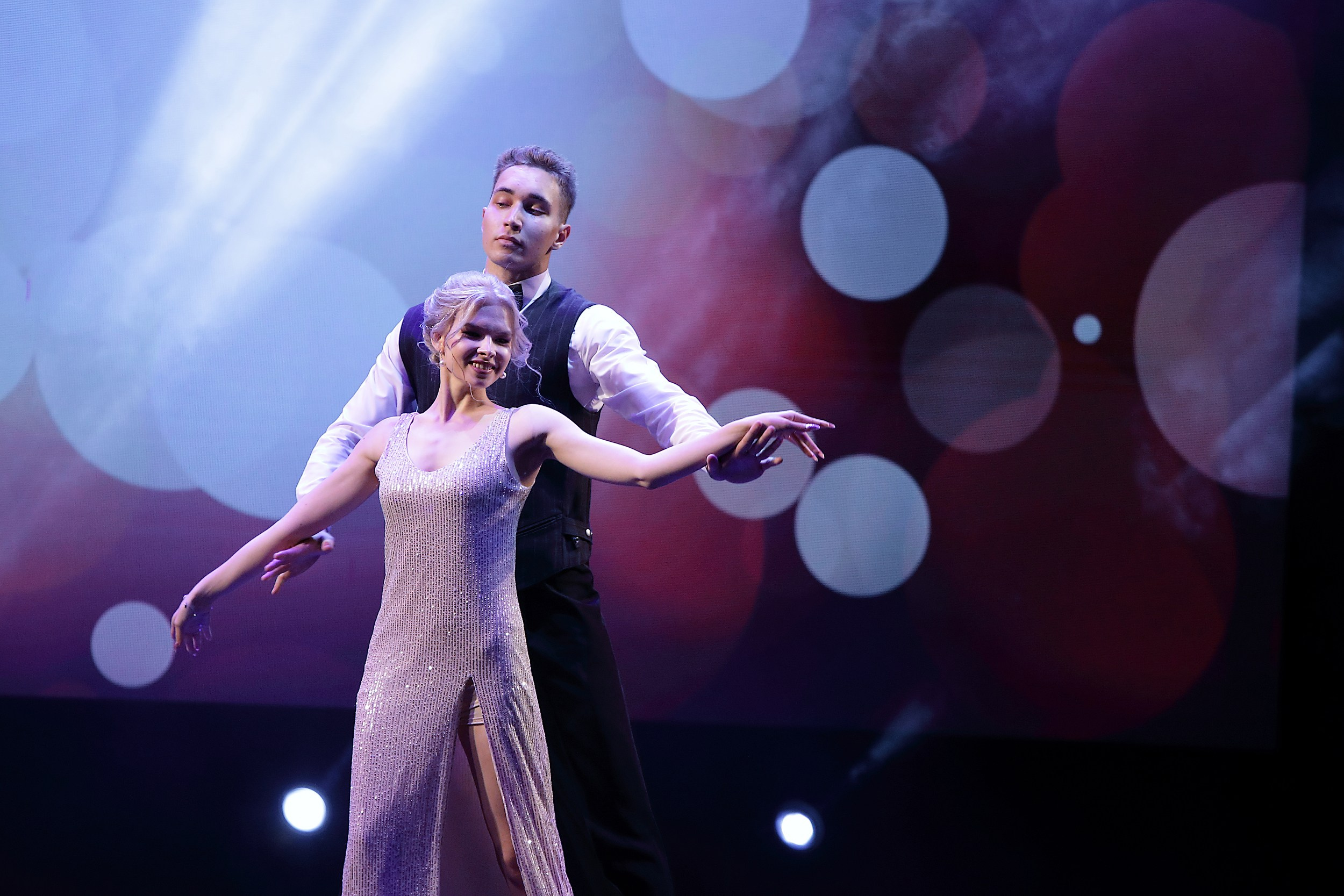 Выпускной Гимназия № 9 ДК УРАЛ. Свадебный и семейный фотограф и видеограф в Екатеринбурге Полянские Тимур и Анастасия