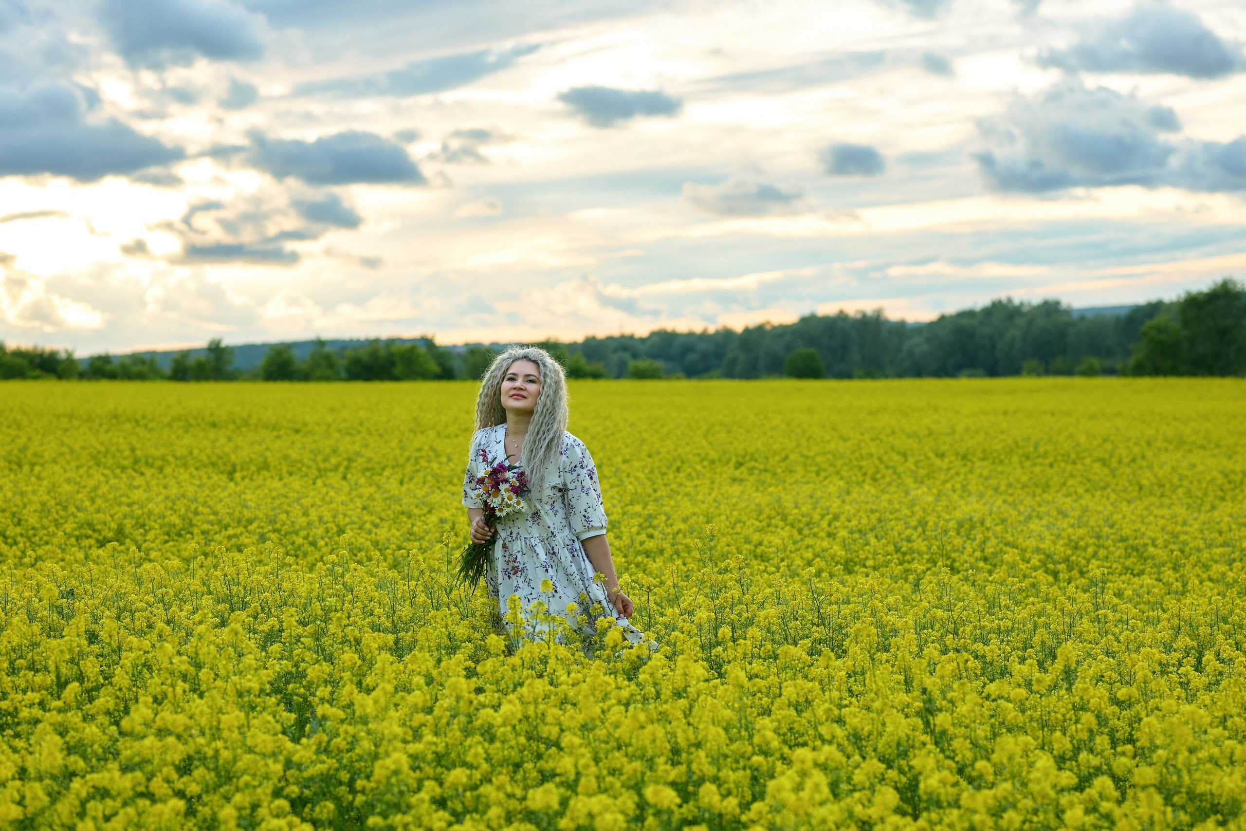 Семейная фотосессия в цветущих полях, рыжиковом поле. Владимир Суздалов (ProMaXe) — Портретный фотограф, тематические фотосессии в Чебоксарах