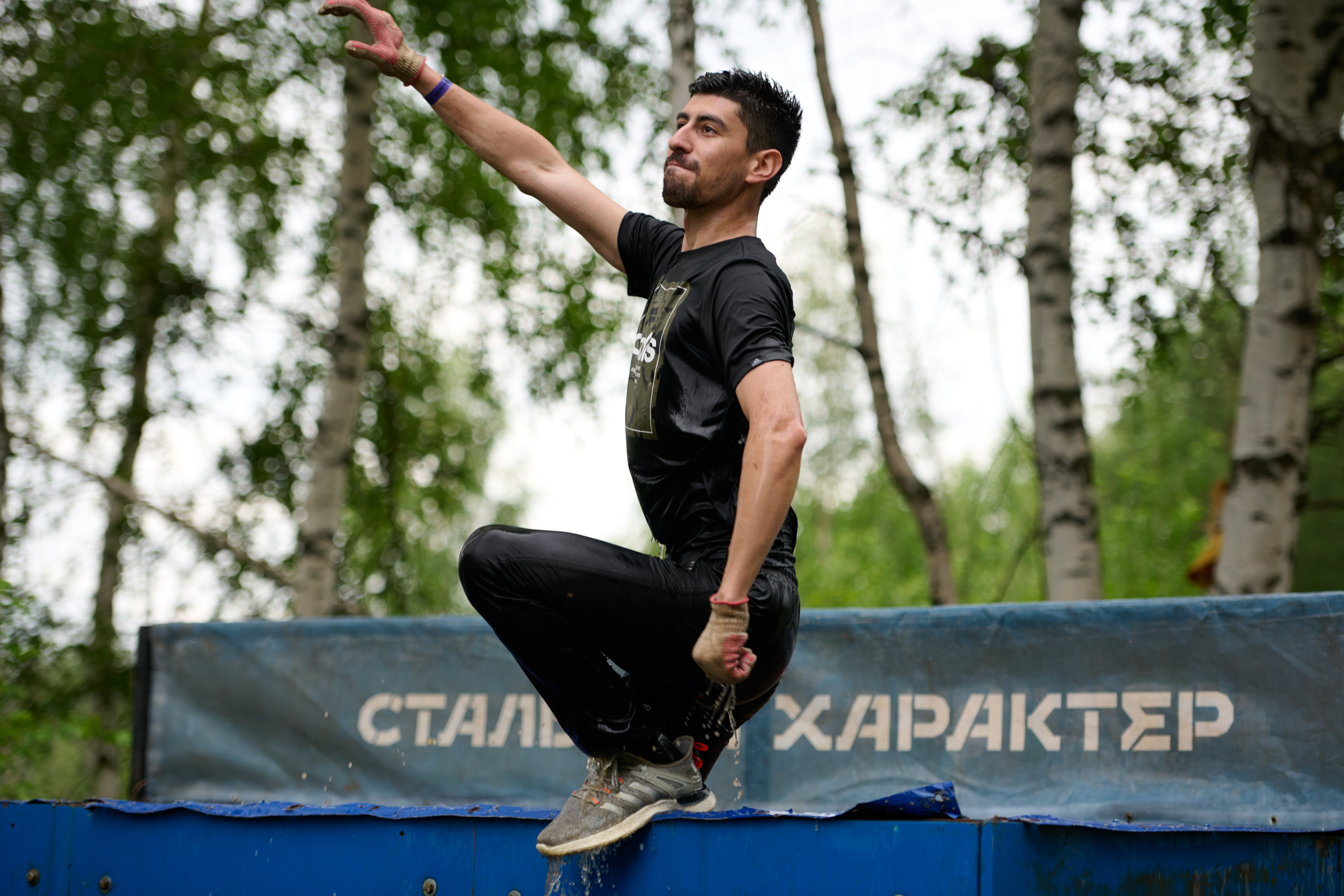 Фоторепортаж с забега Стальной характер в Сургуте, 5 июля 2025. Репортажный и семейный фотограф — Шелихов Сергей