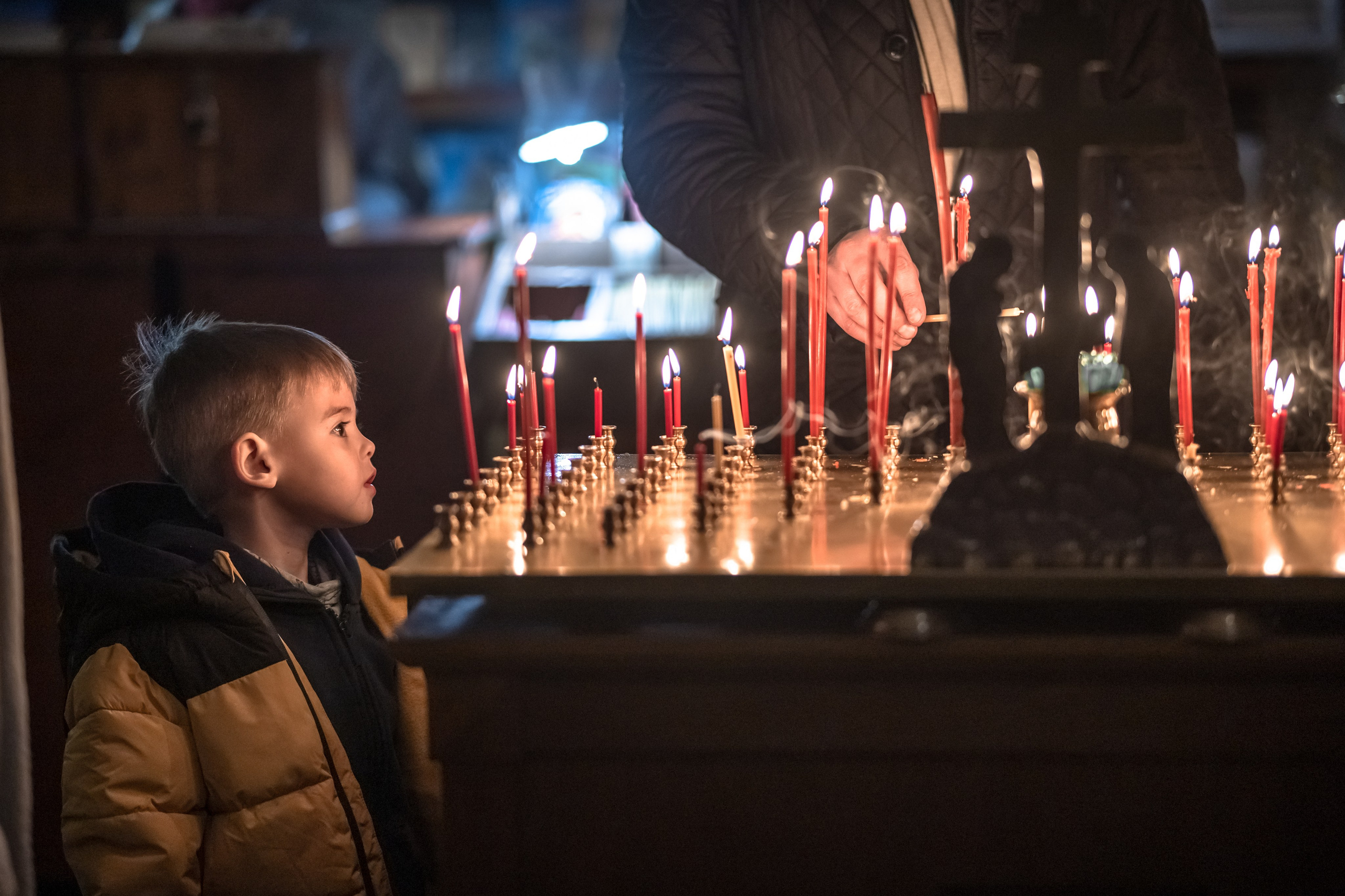 Фотосъемка в храме. Пасха 2023 г. город Таруса. Репортажный фотограф, Москва, Закат