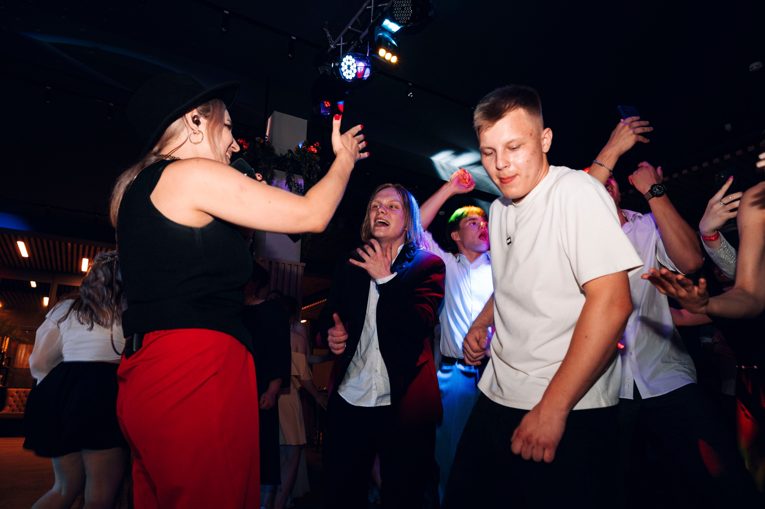 Выпускной (Калуга). Кавер-группа «Те-самые» на свадьбу, корпоратив! В Туле, Москве, Калуге