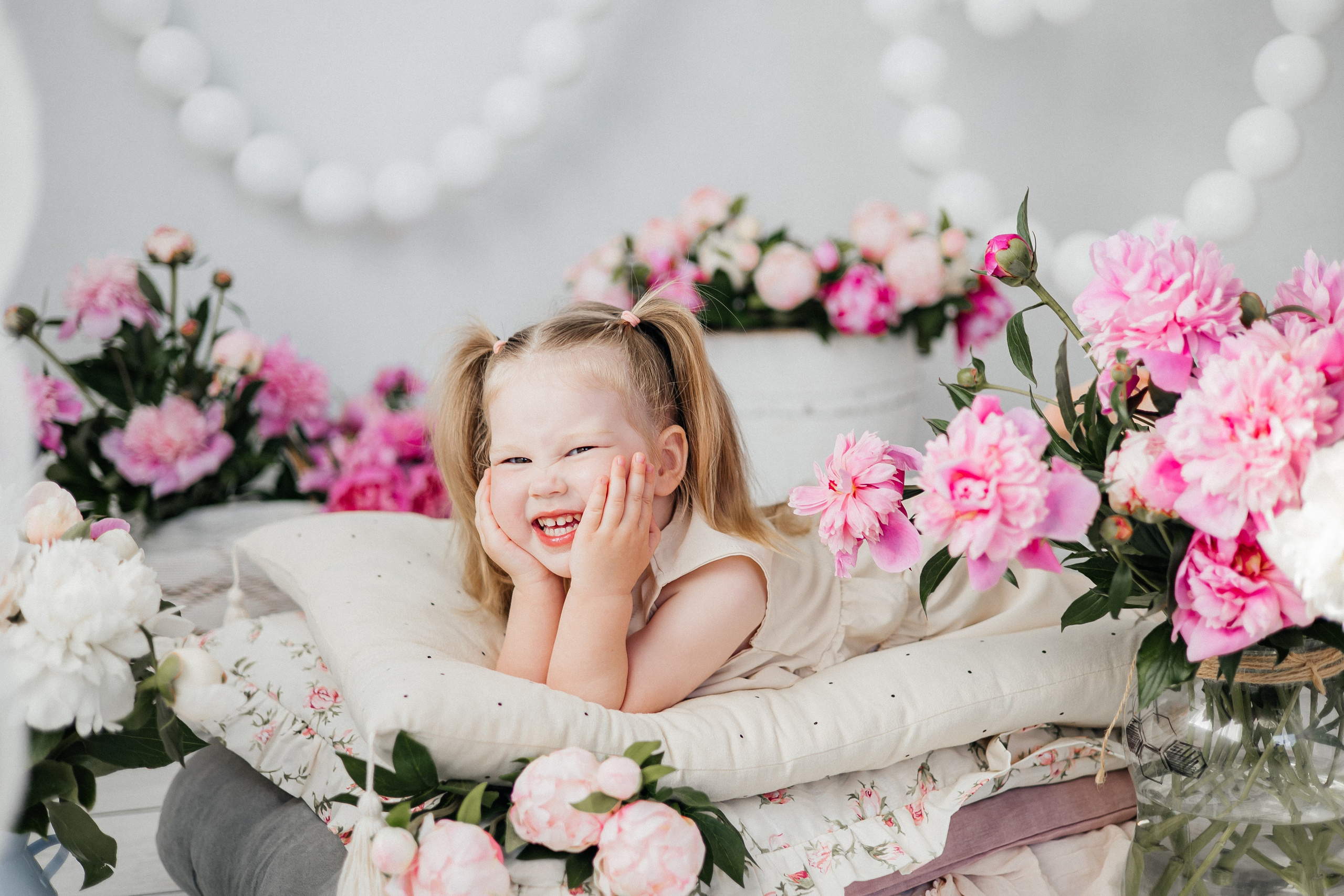 С пионами (сезонная). Фотограф новорождённых Екатерина Боброва. Ульяновск