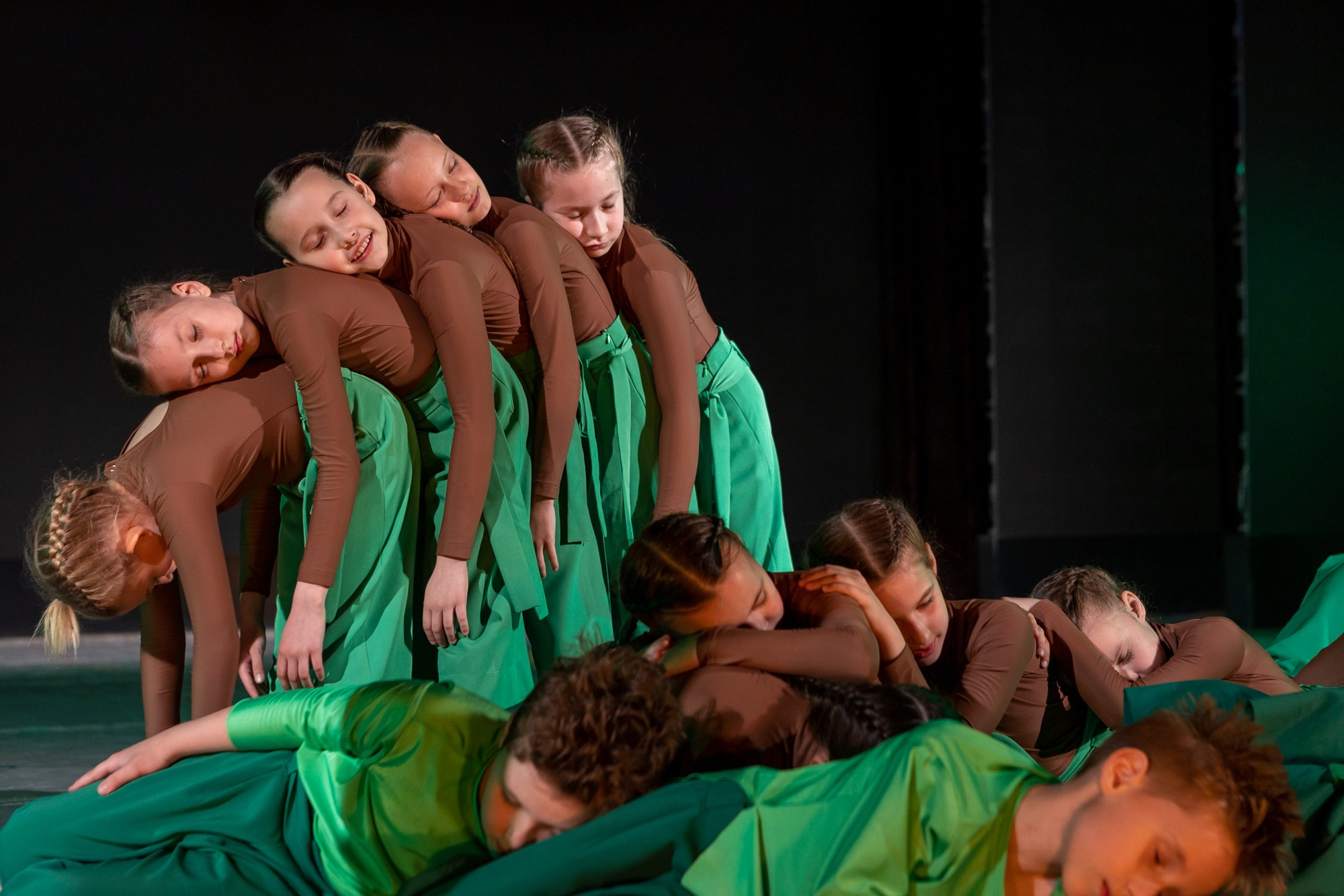 Отчетный концерт Заслуженного коллектива РФ «Жемчужинка» в Оренбурге, ДК «Россия», 2025 г. Фотограф в Оренбурге. Профессиональный фотограф