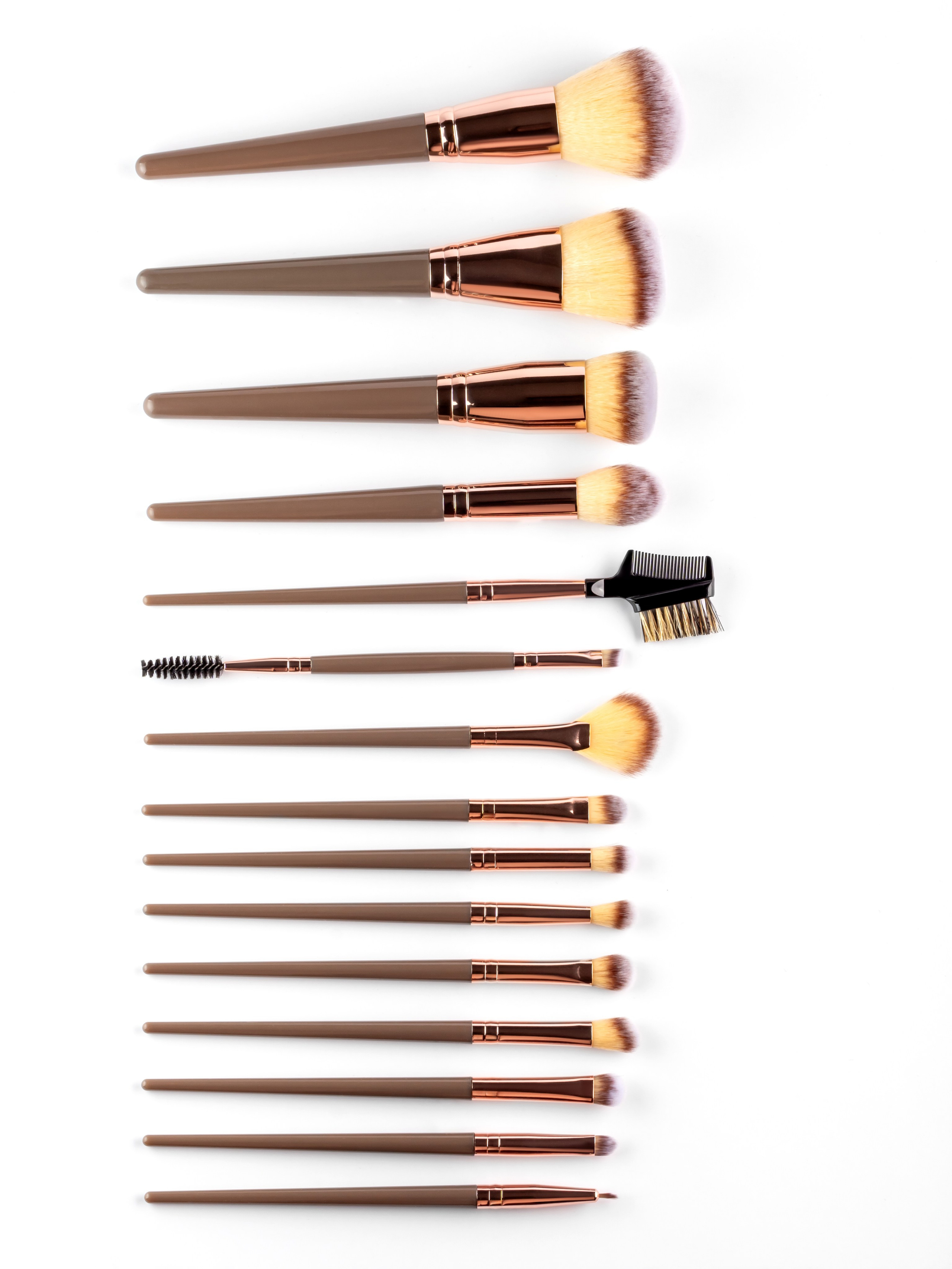 КИСТИ ДЛЯ МАКИЯЖА. Предметная фотосъемка в г. Москва PREDMETKASTUDIO