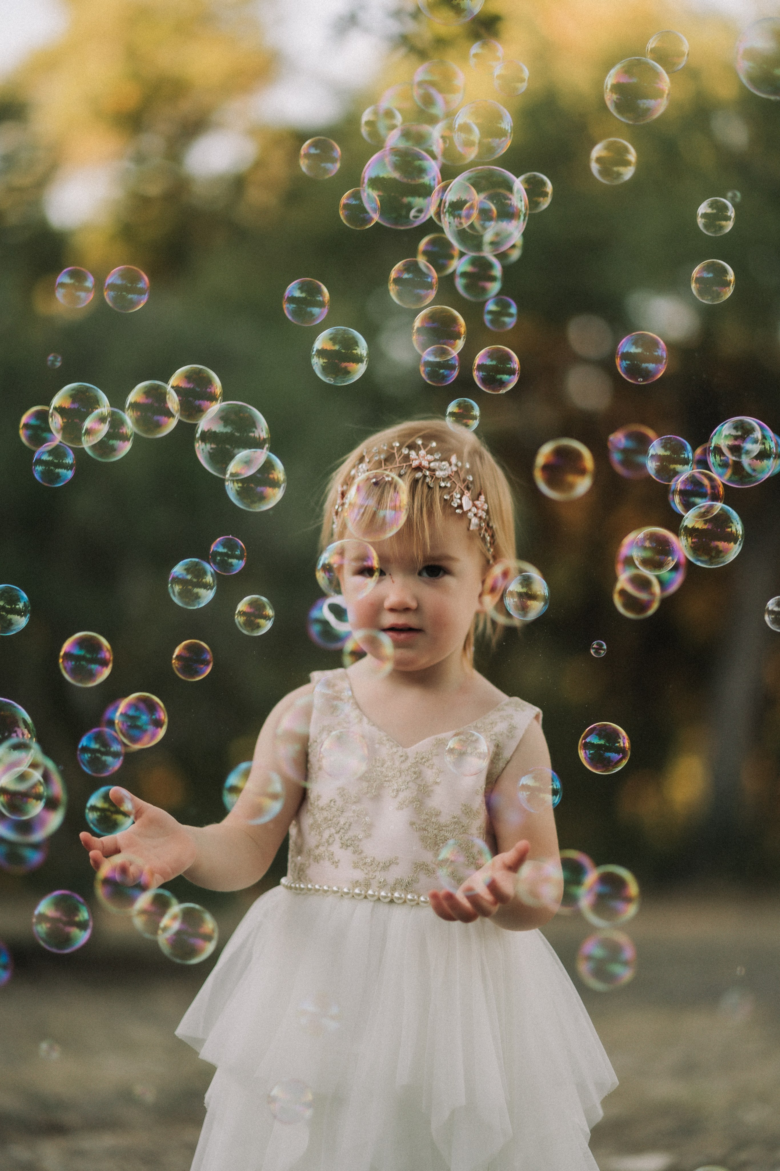 Family snuggles & smiles — cozy family photos