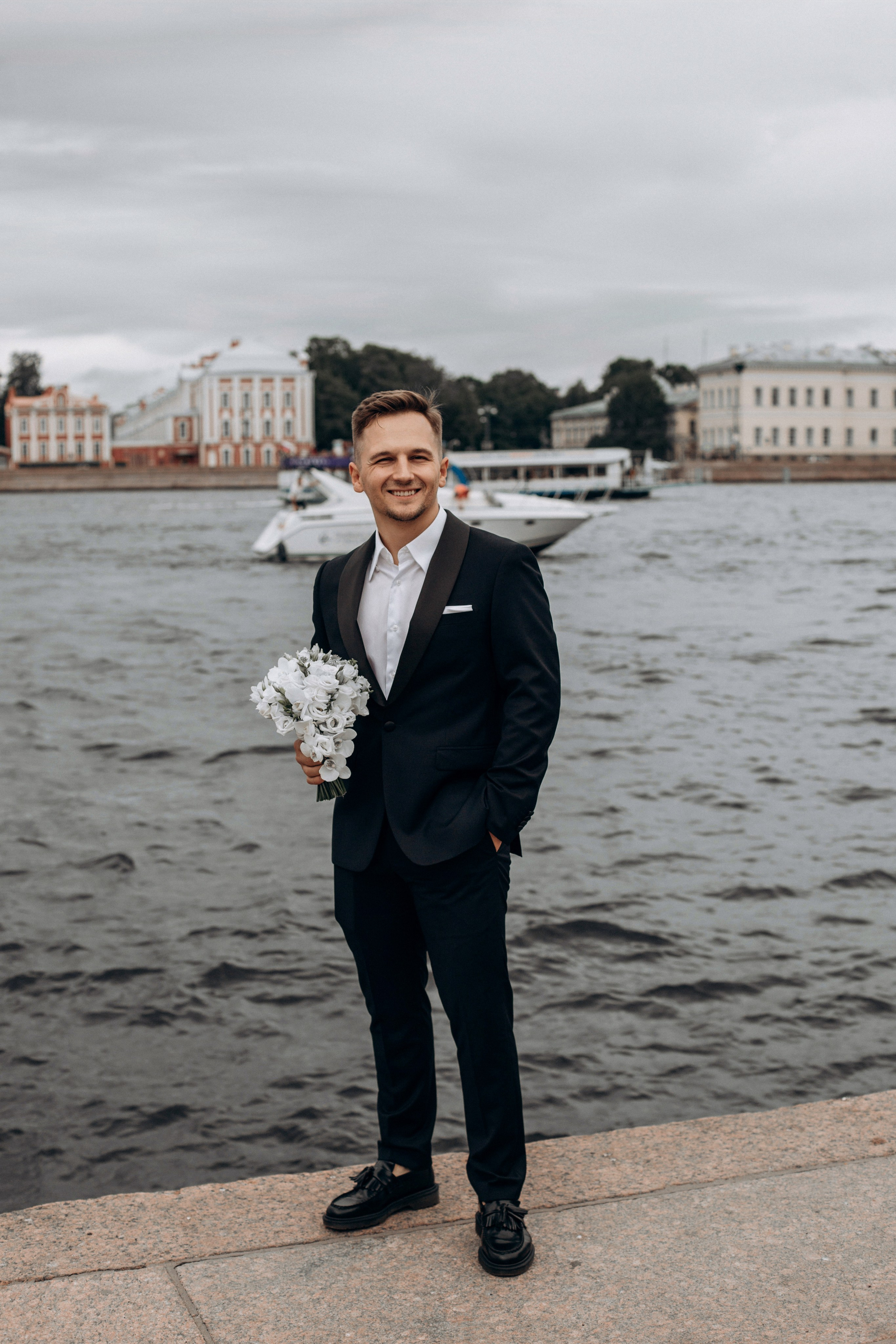 Свадьба на катере. Свадебный фотограф в Санкт-Петербурге Вика Стукачева