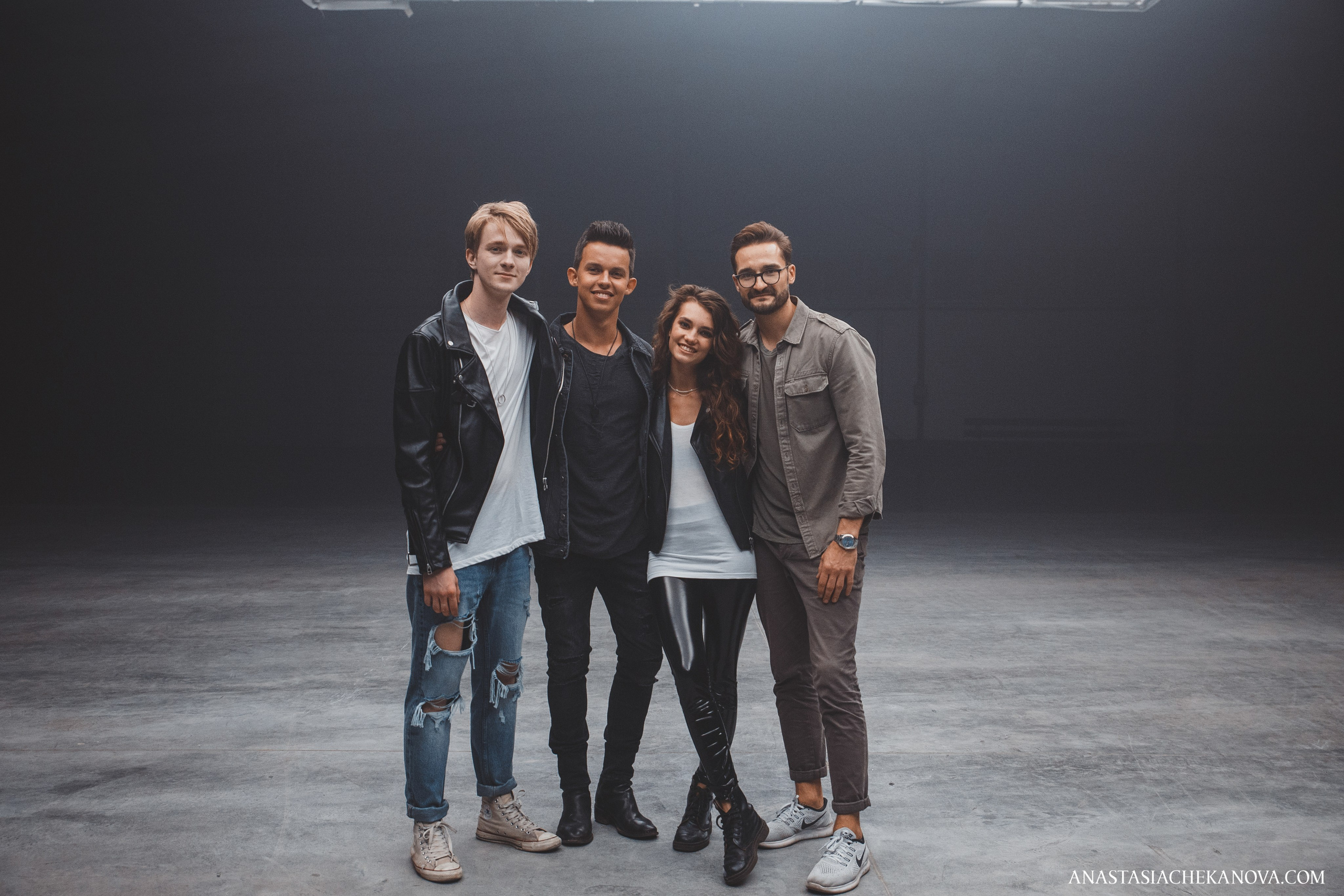 Backstage съемки клипа группы DVOE. Концертный и бурлеск фотограф Москва