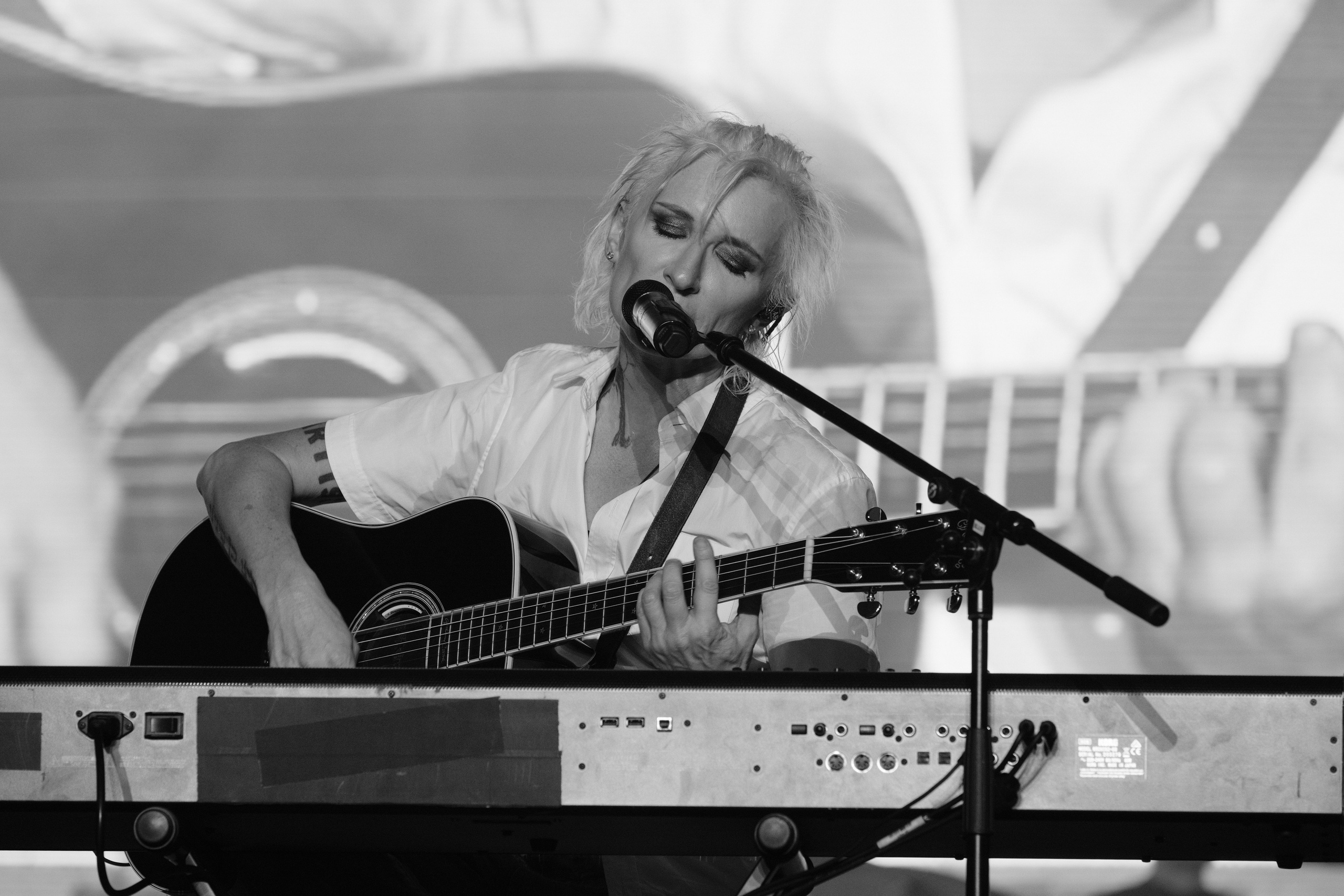 Диана Арбенина (группа «Ночные снайперы») — Москва, МТС Live Лето 2024. RedGeek - блогер и стручњак за образовање и ИТ Кирил Ситнов