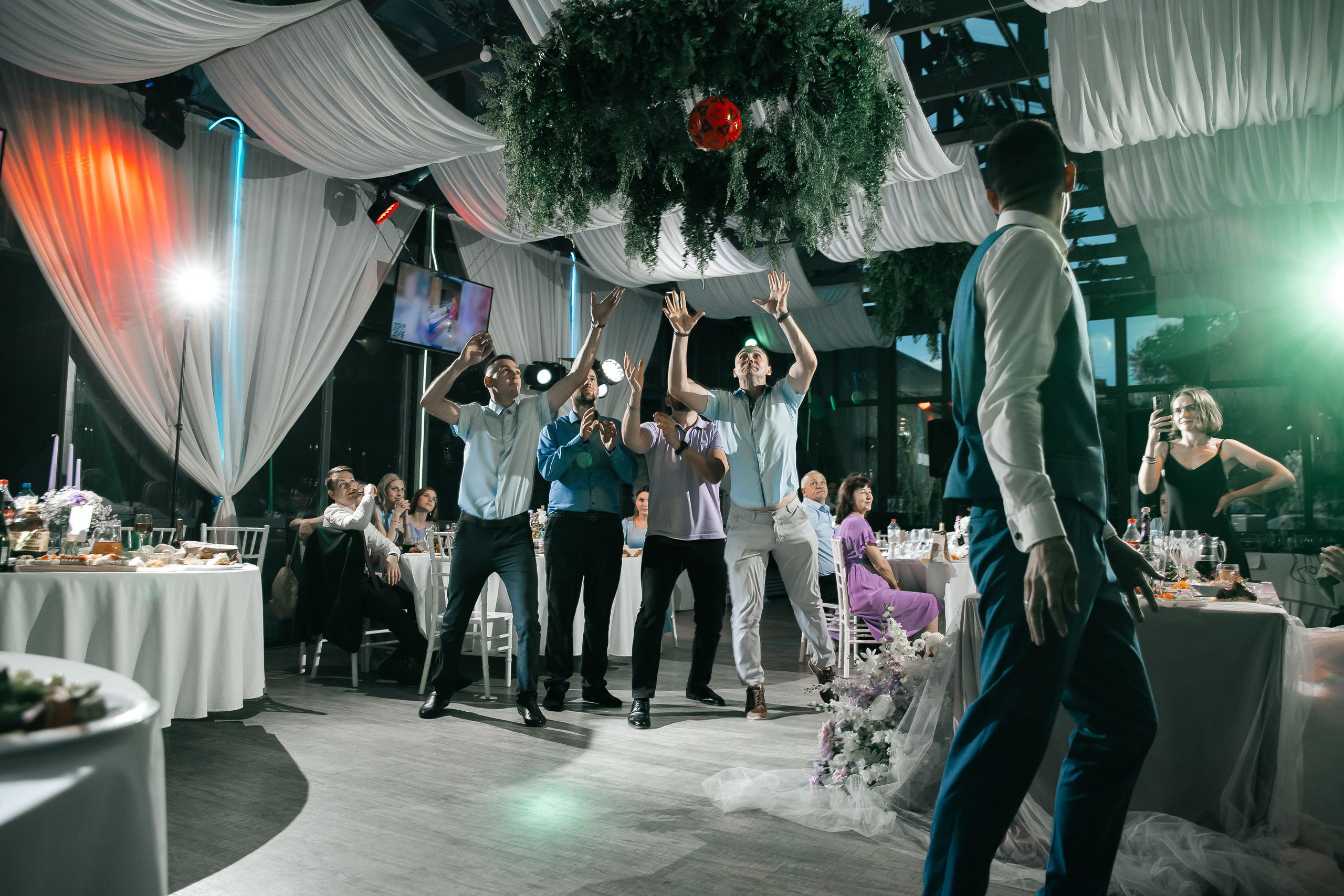 А&А — фотосессия на стадионе. Свадебный фотограф в Оренбурге Илья Володьков