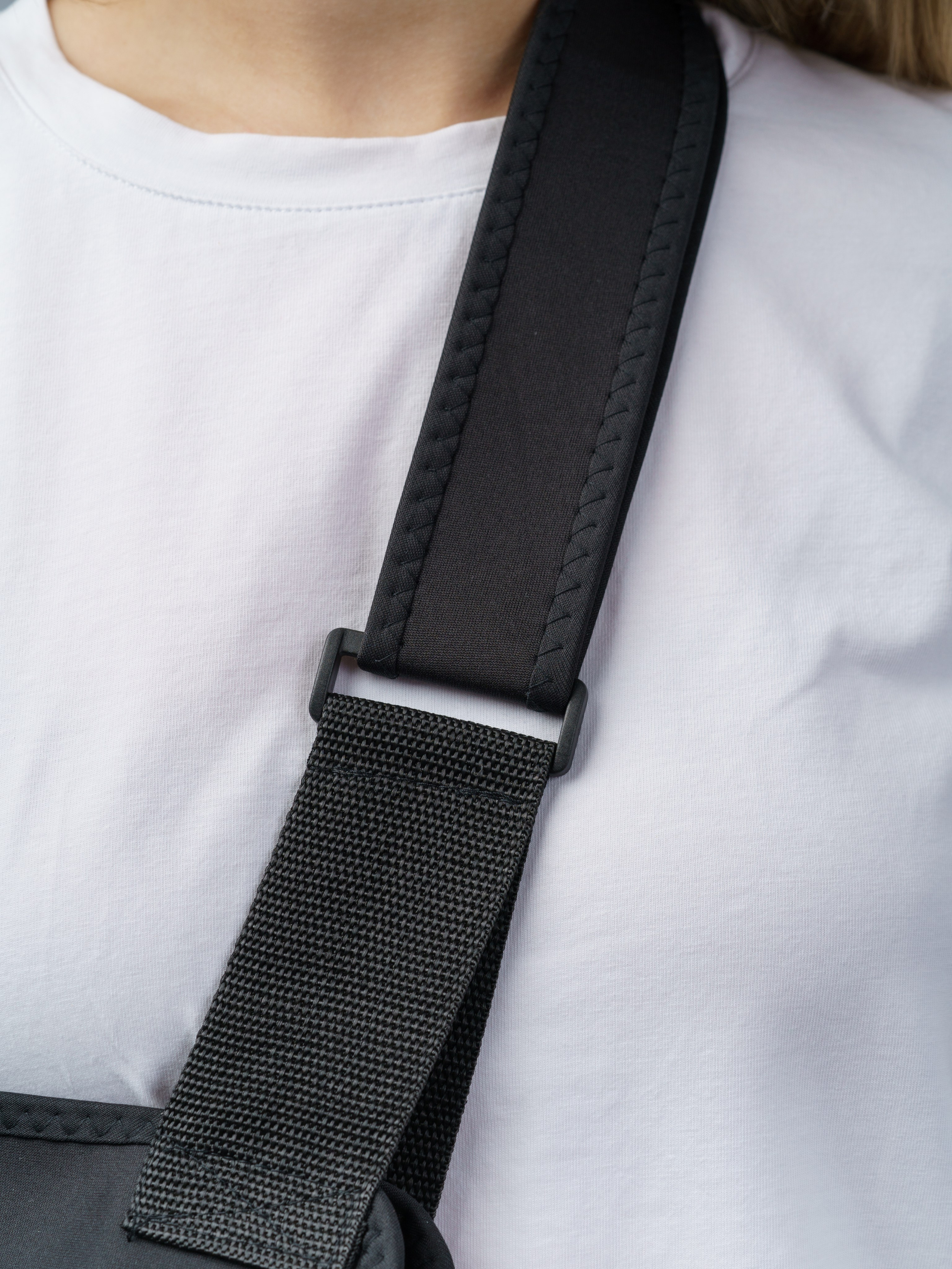 Бандаж-косынка, модель Анна. KED Production — продакшн из СПб. Создаём фото, видео и контент, который помогает брендам и селлерам продавать больше