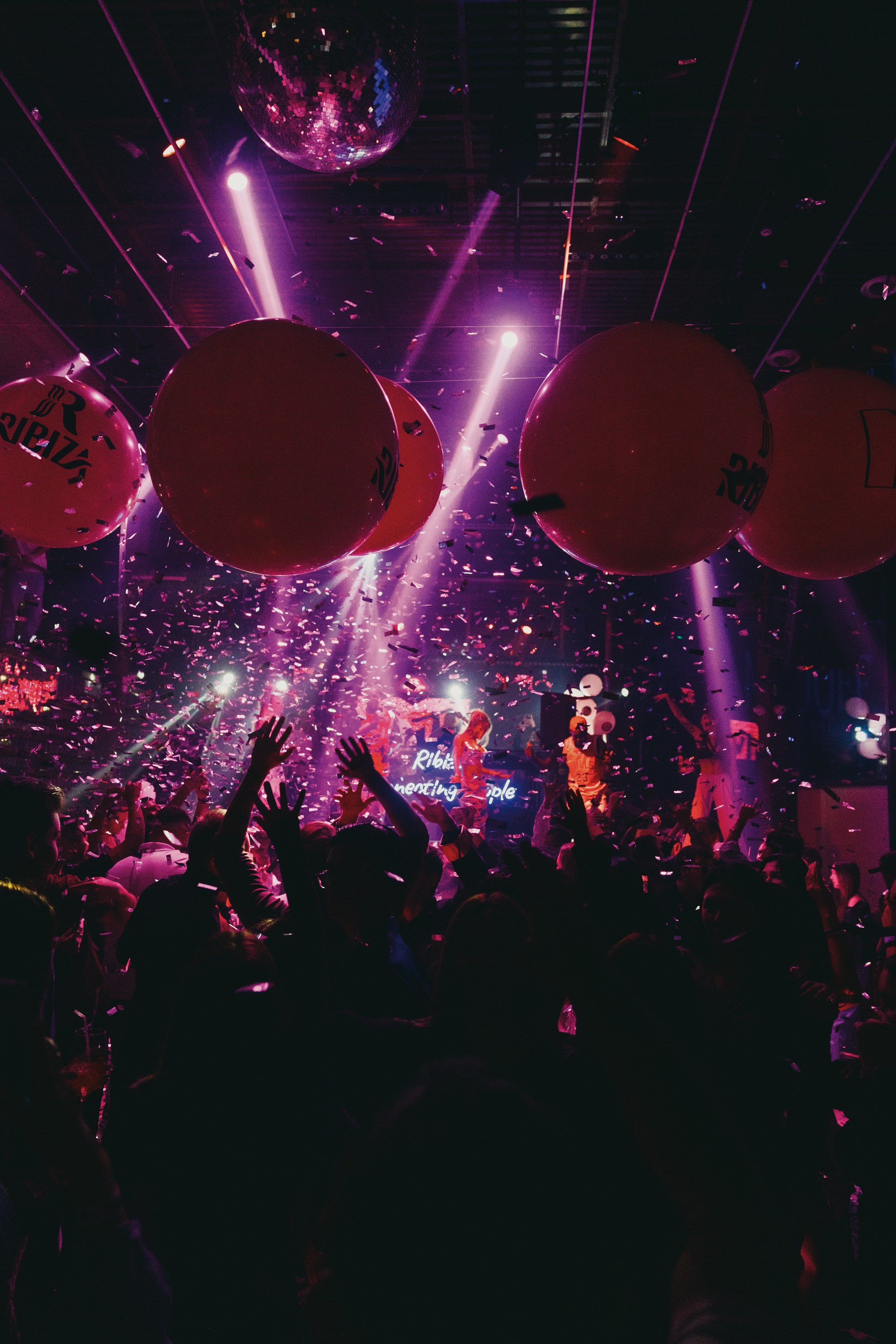 Клубный фотограф и nightlife-репортаж в Москве — Адам Черноуски. Событийный и портретный фотограф в Москве — Адам Черноуски