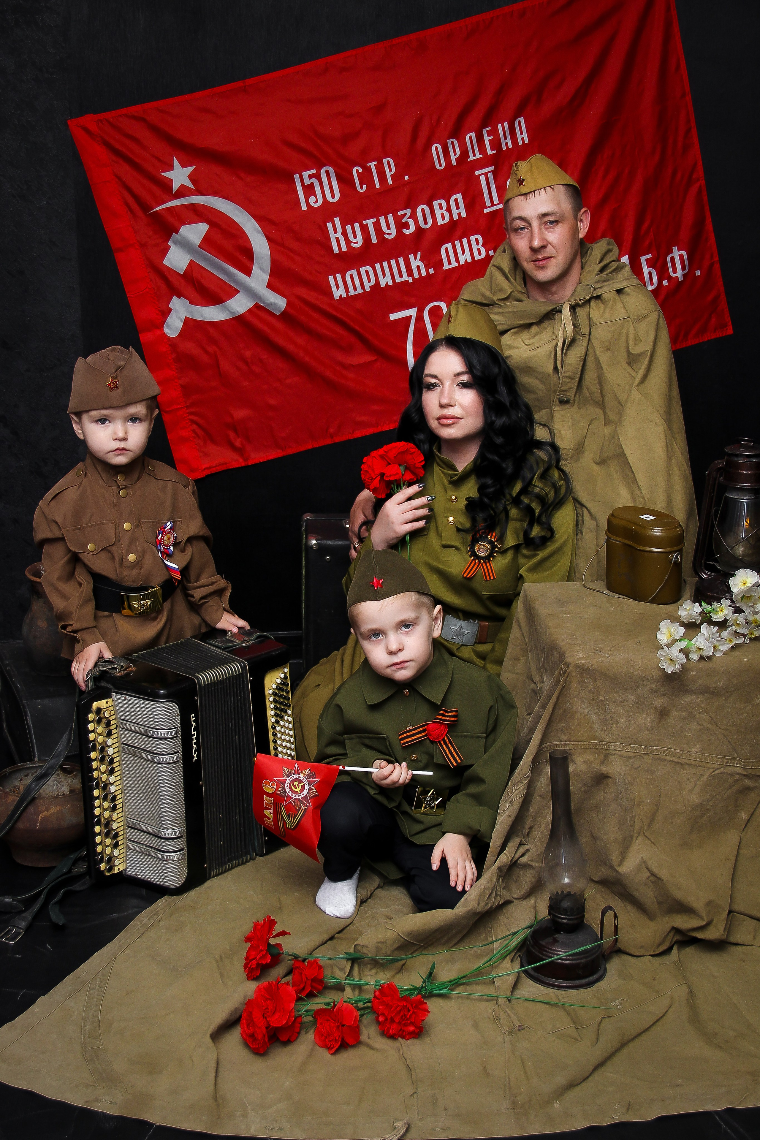 Семейные фотосессии студийные; новогодние, тематические, домашние и тд. Выпускные альбомы для школ и Детских садов в Барнауле /Выпускные/Свадебные/Детские/Семейные и др. виды съёмок /Фотограф Вера Валейко