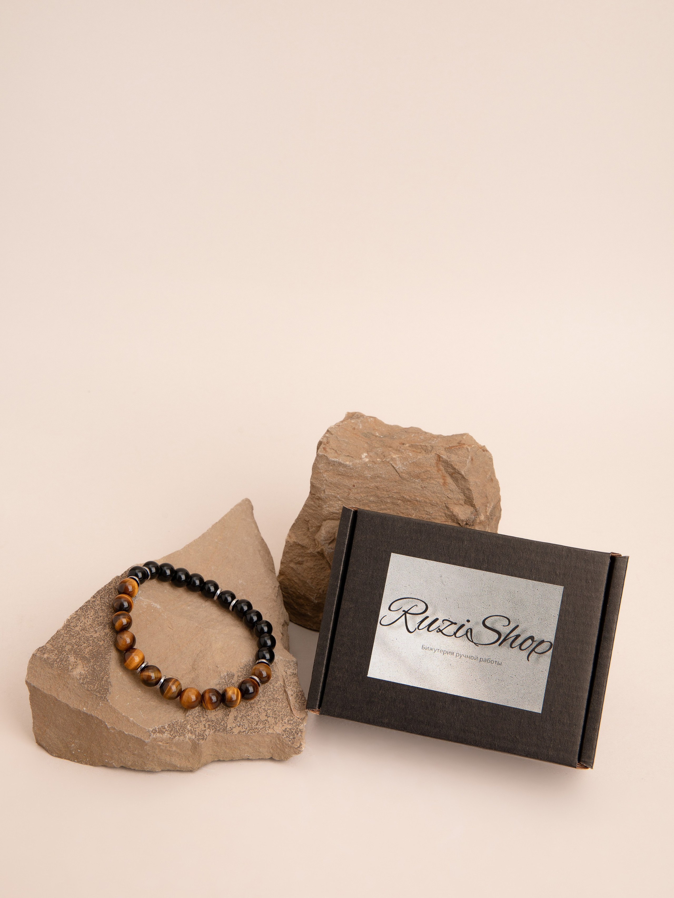 Браслеты ручной работы. Фотостудия предметной и модельной съёмки для маркетплейсов