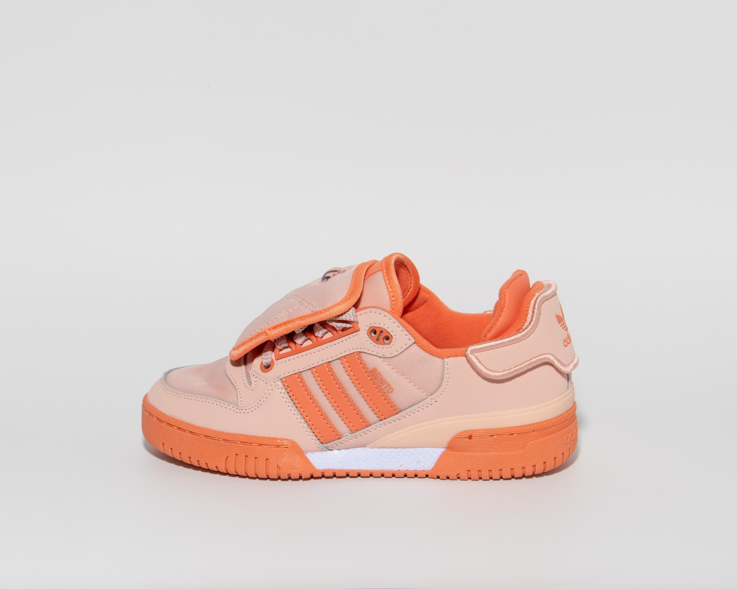 Каталог на белом фоне