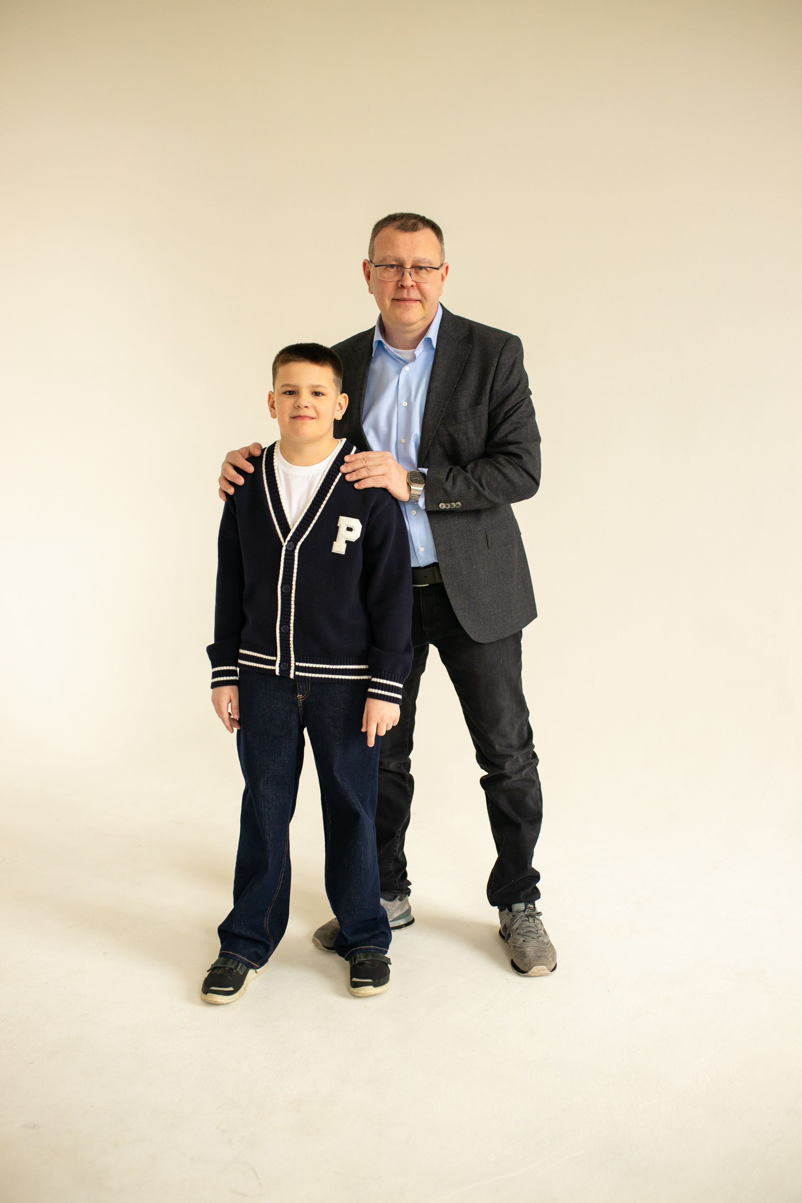 Семейная фотосессия на циклораме с естественным светом. Фотограф в Железнодорожном и Балашихе