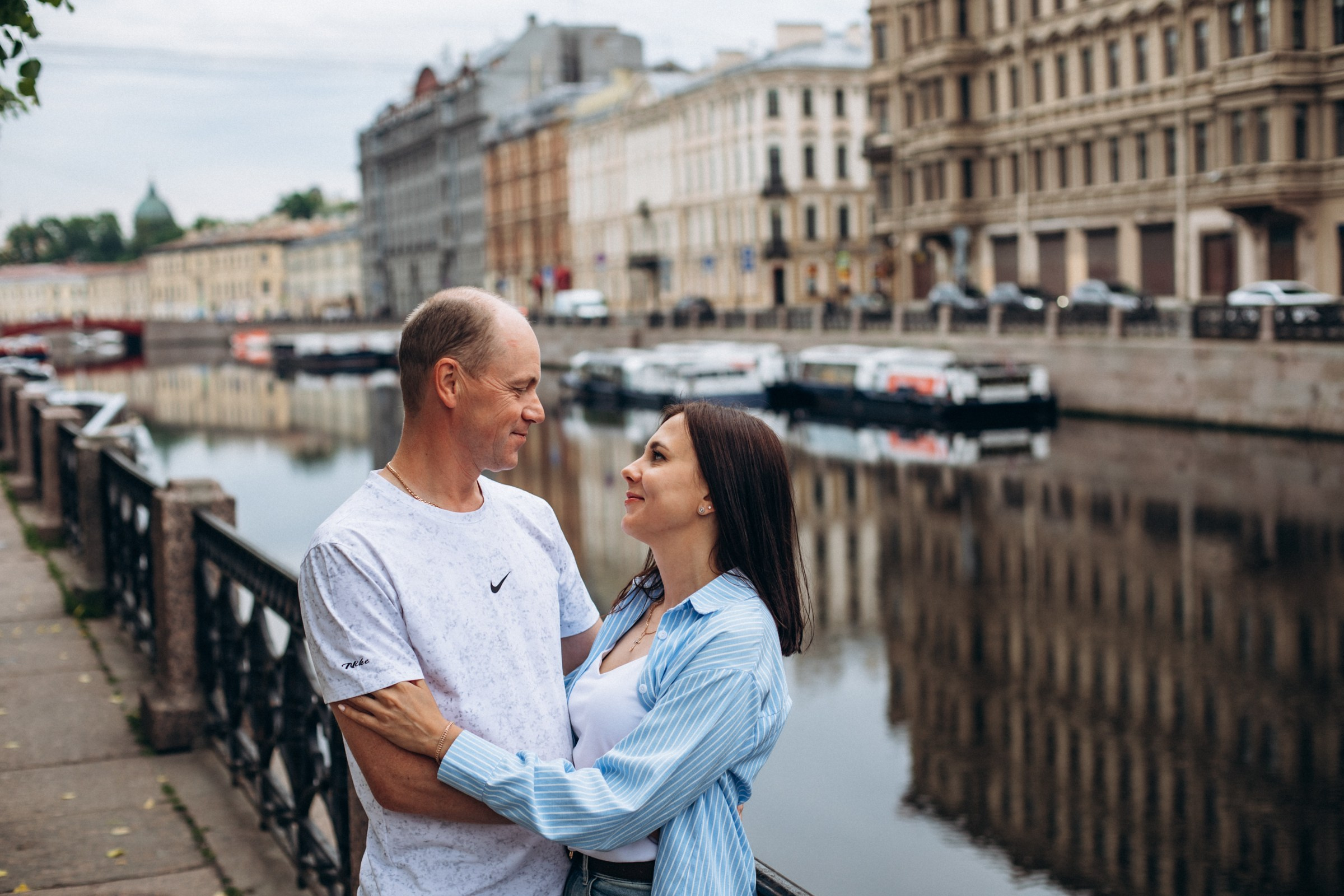 Алексей и Наталья в июне. Фотопрогулка в Петербурге. Индивидуальный и семейный фотограф в Санкт-Петербурге