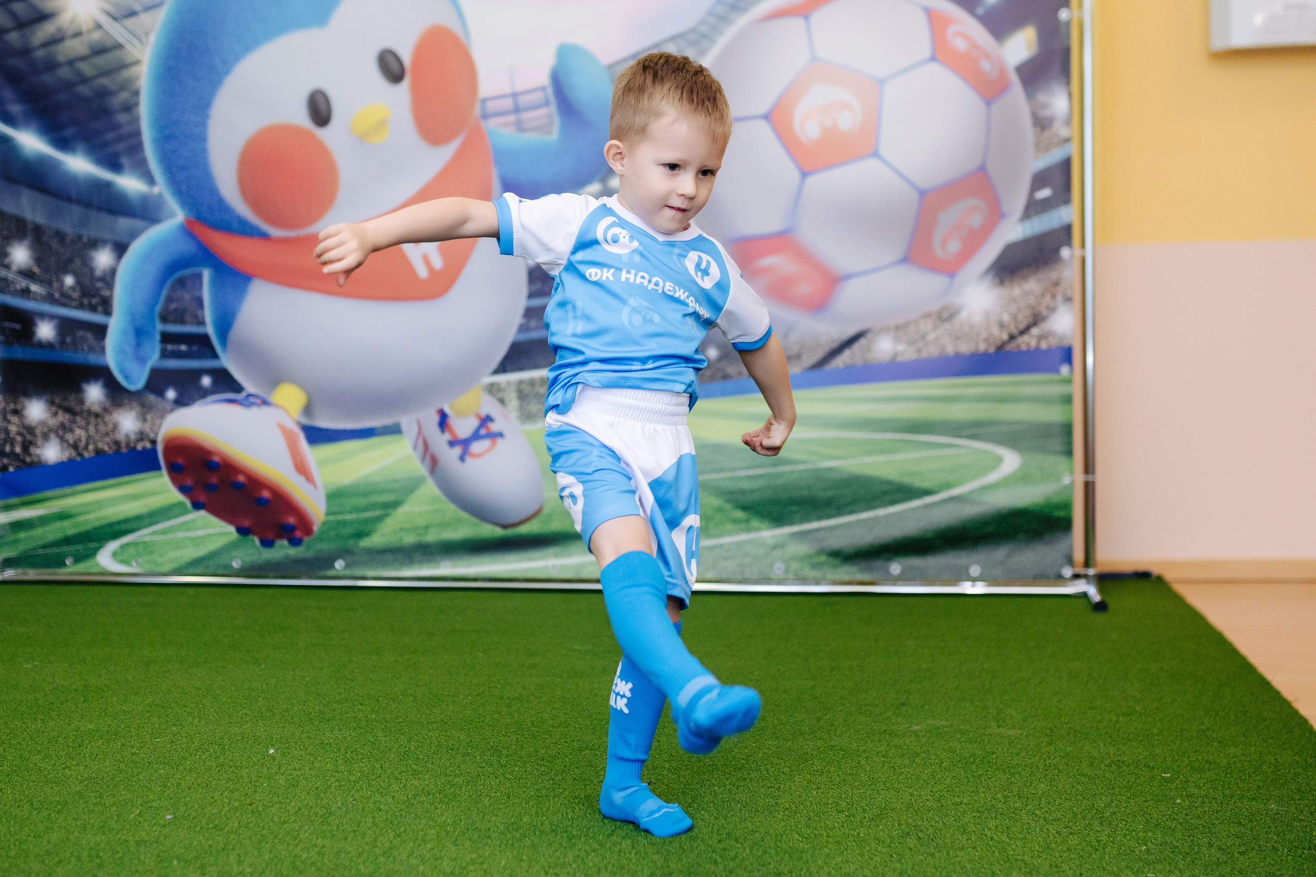 Фотосессия с кубком в детских садах г. Магнитогорска. Денис Прохоров Фотограф в г. Магнитогорск