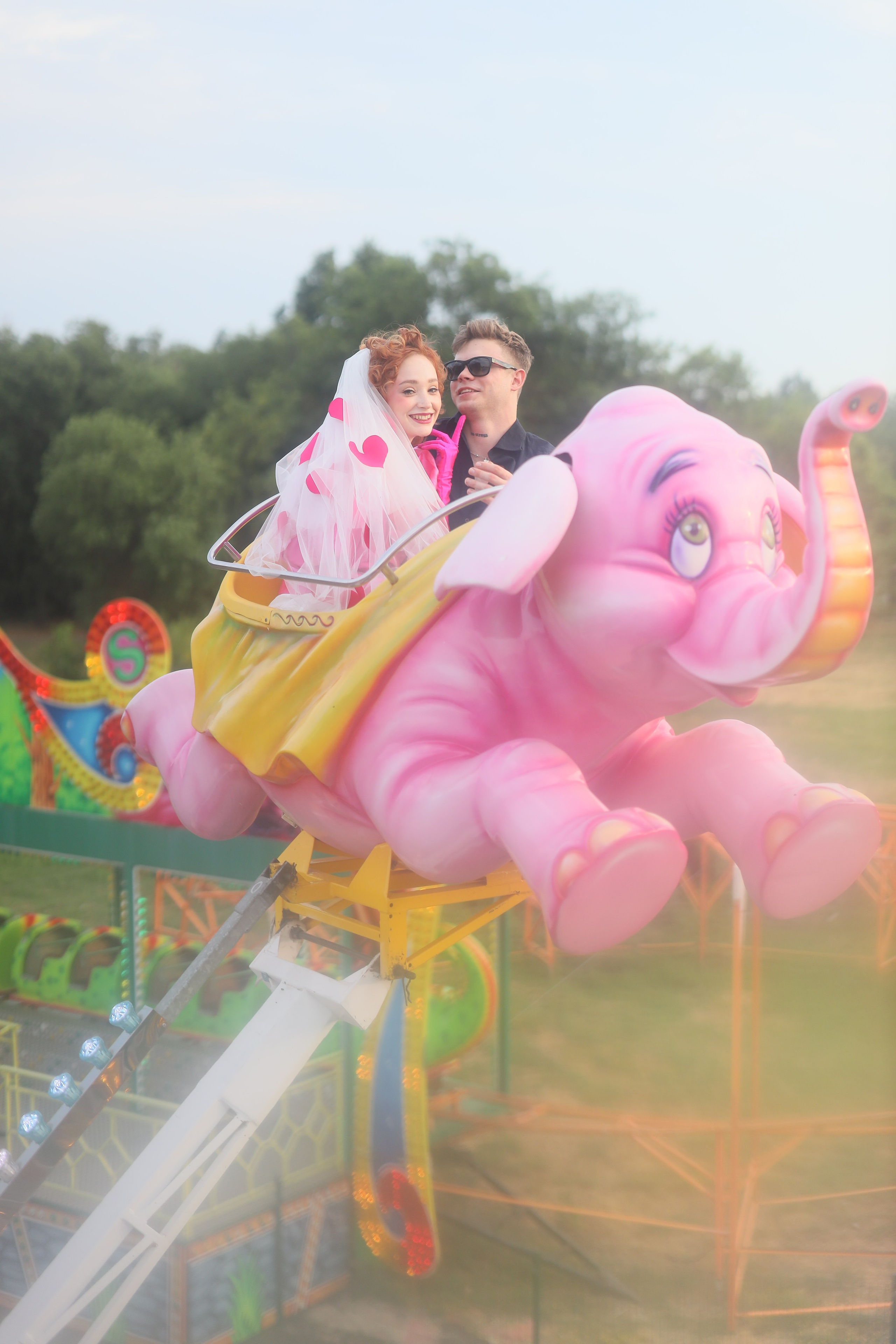 Свадебная фотосессия в парке аттракционов. Свадебный и семейный фотограф в Абхазии Жанна Соснина