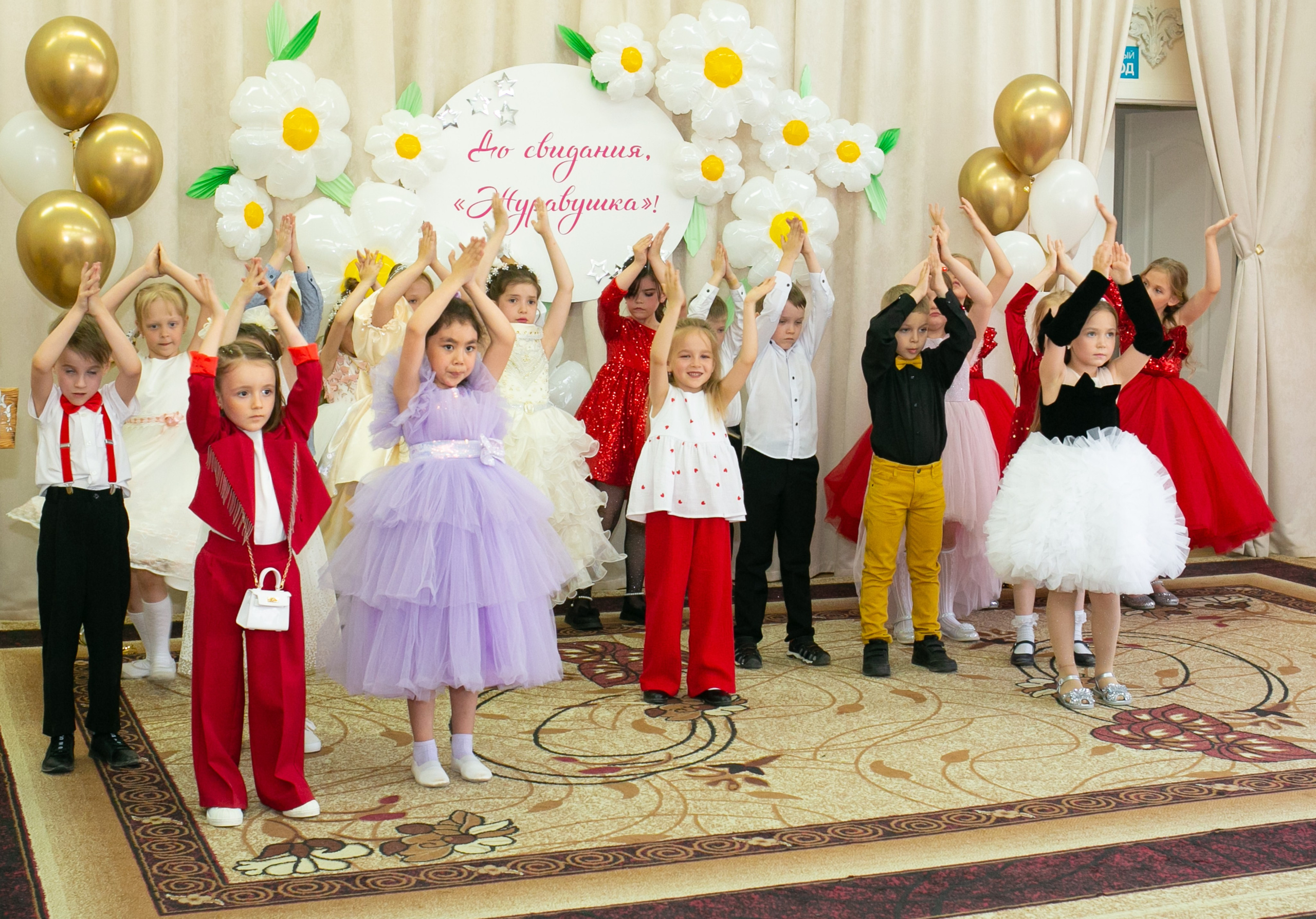 Выпускные и Утренники. Фотограф новорожденных и семейный фотограф НСО г. Бердск Марина Львова