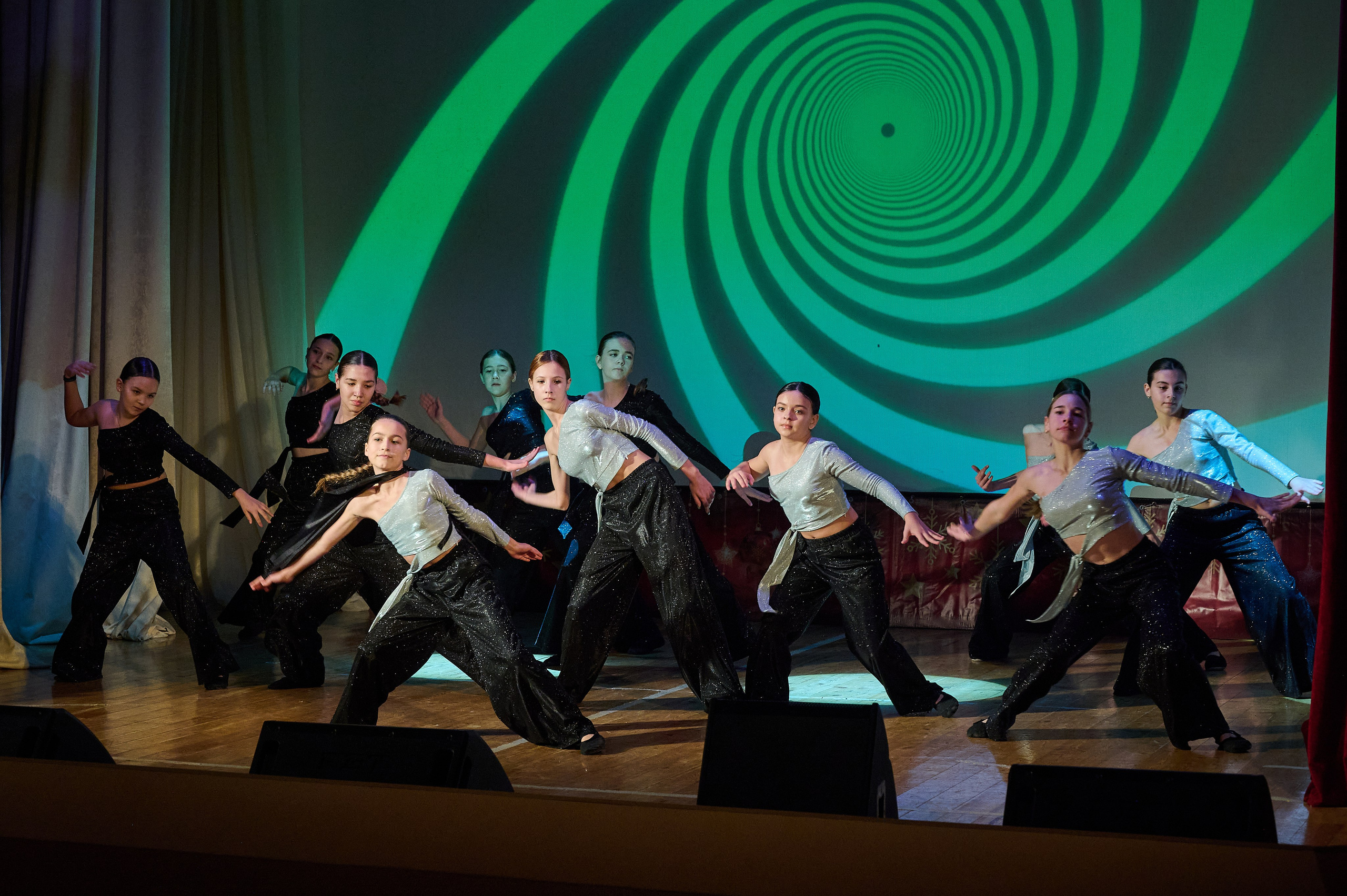 Концерт НГ В ДК. Жизнь курорта Кабардинка в фотографиях