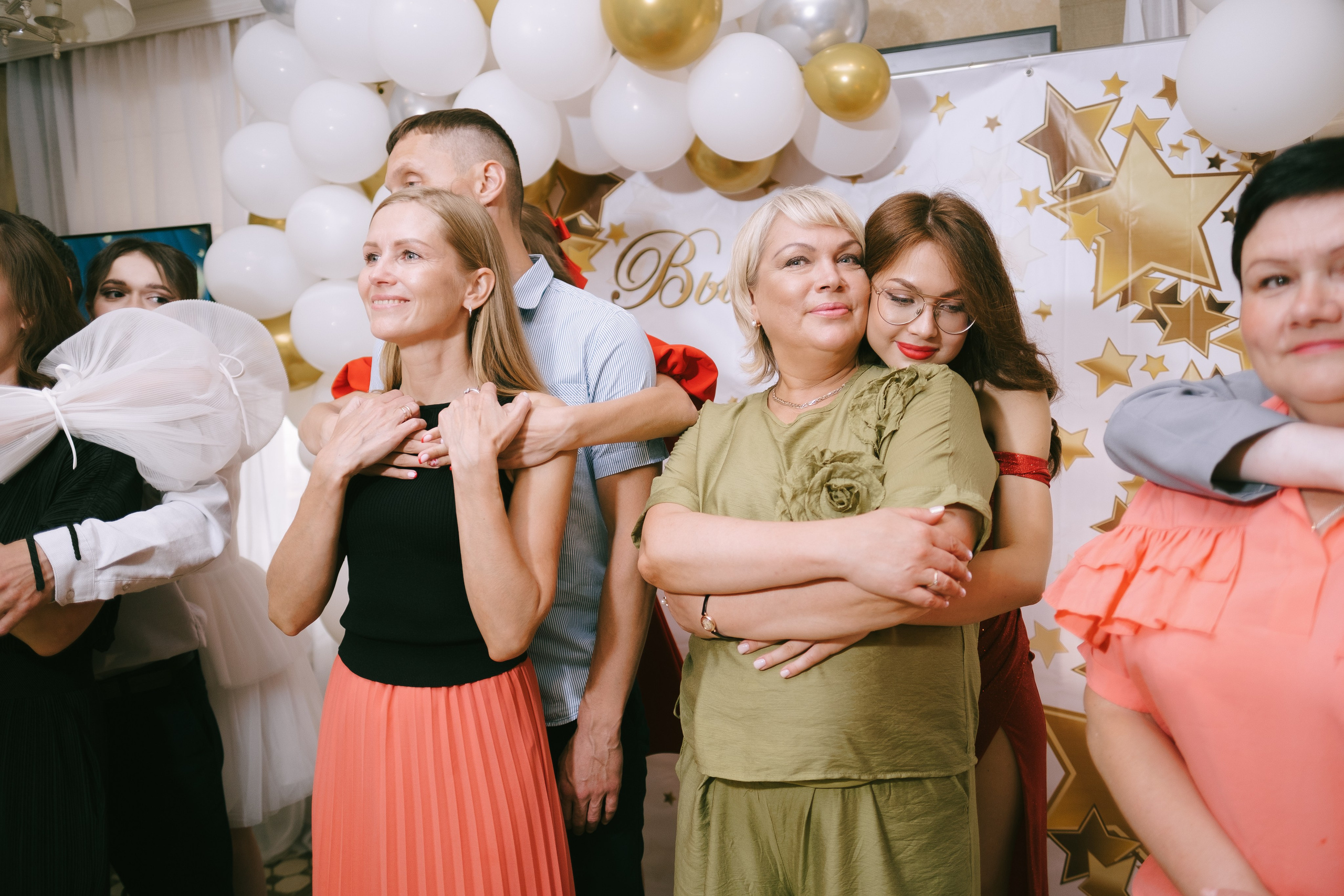 Выпускной школа 33. Свадебный и репортажной фотограф Денис Ожигин в Краснодаре и Краснодарском крае