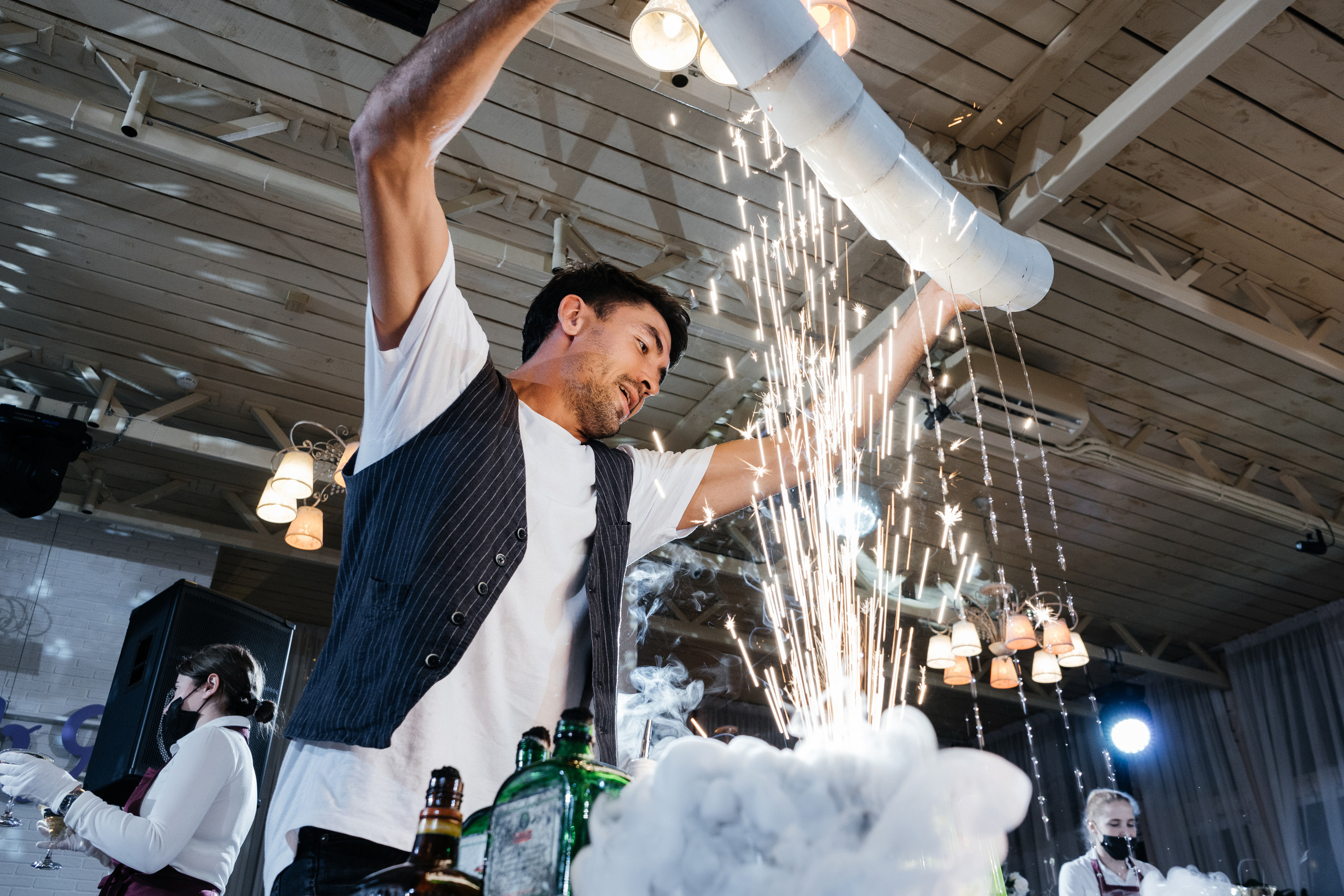 Бармен шоу на свадьбе