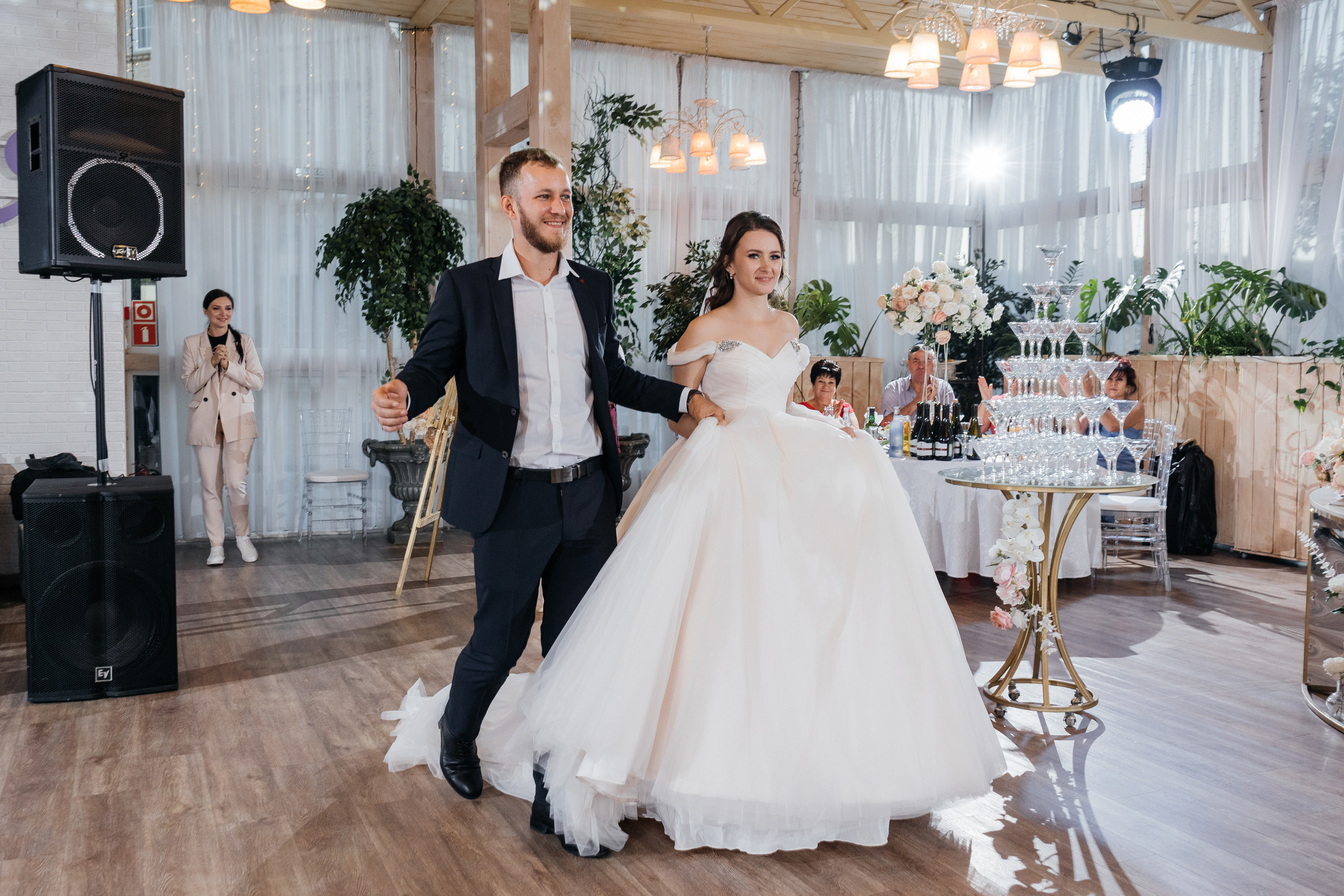 Свадебная съемка В Абрау Дюрсо «Крылья». Свадебный фотограф в Новороссийске Александр Абрамян