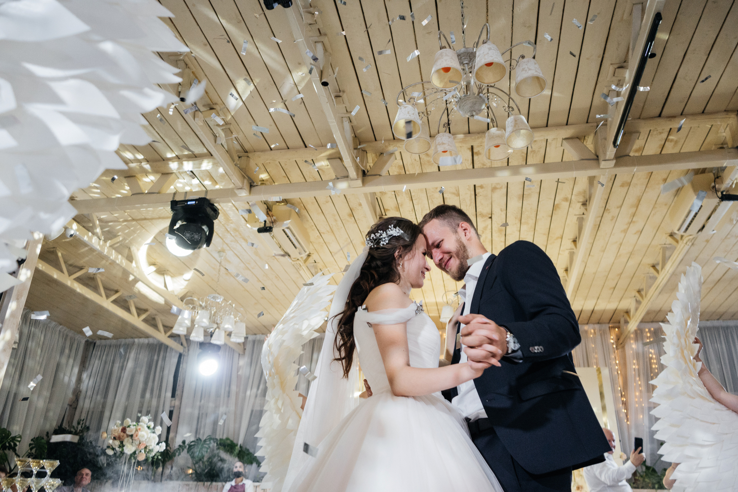 Свадебная съемка В Абрау Дюрсо «Крылья». Свадебный фотограф в Новороссийске Александр Абрамян