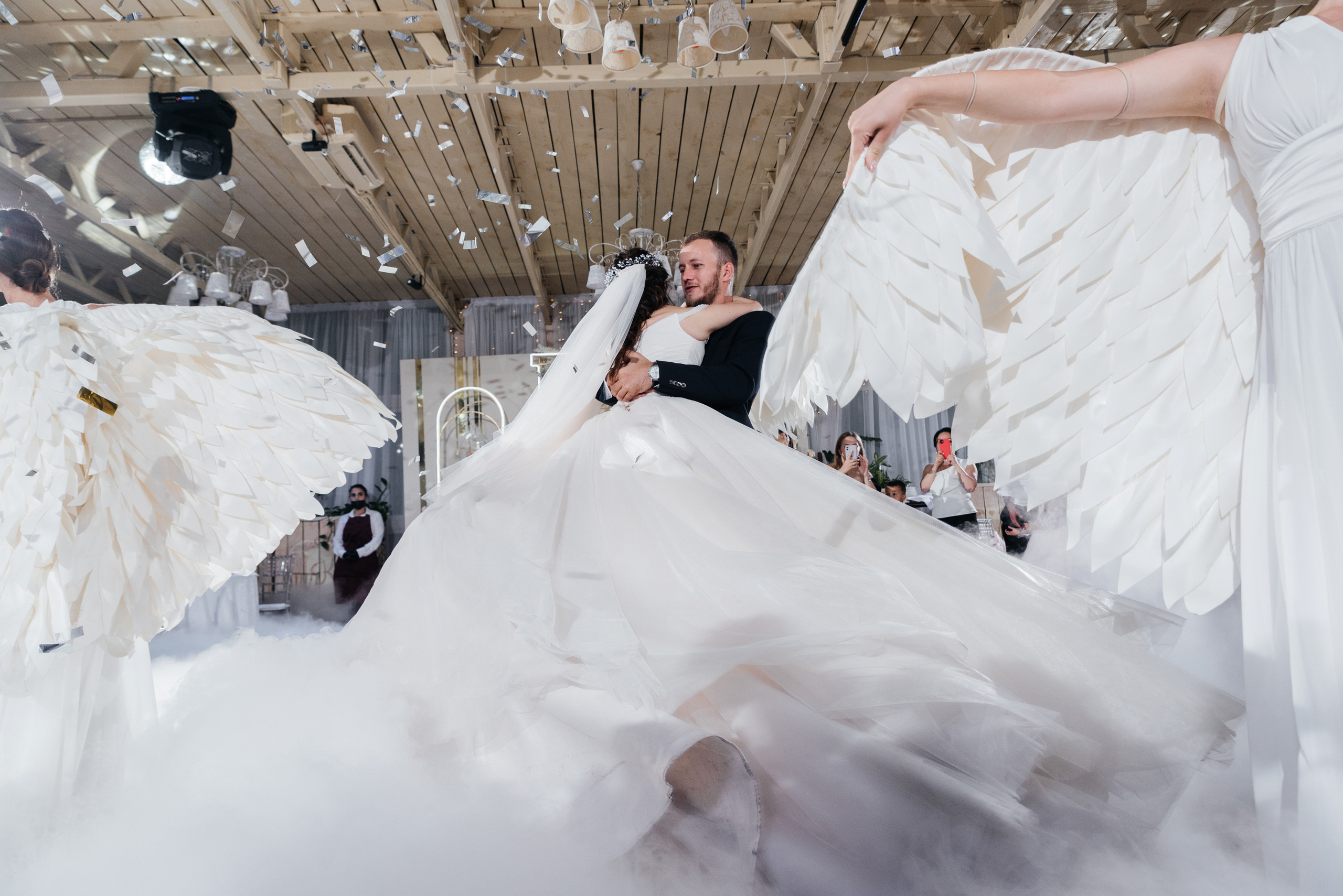 Свадебная съемка В Абрау Дюрсо «Крылья». Свадебный фотограф в Новороссийске Александр Абрамян