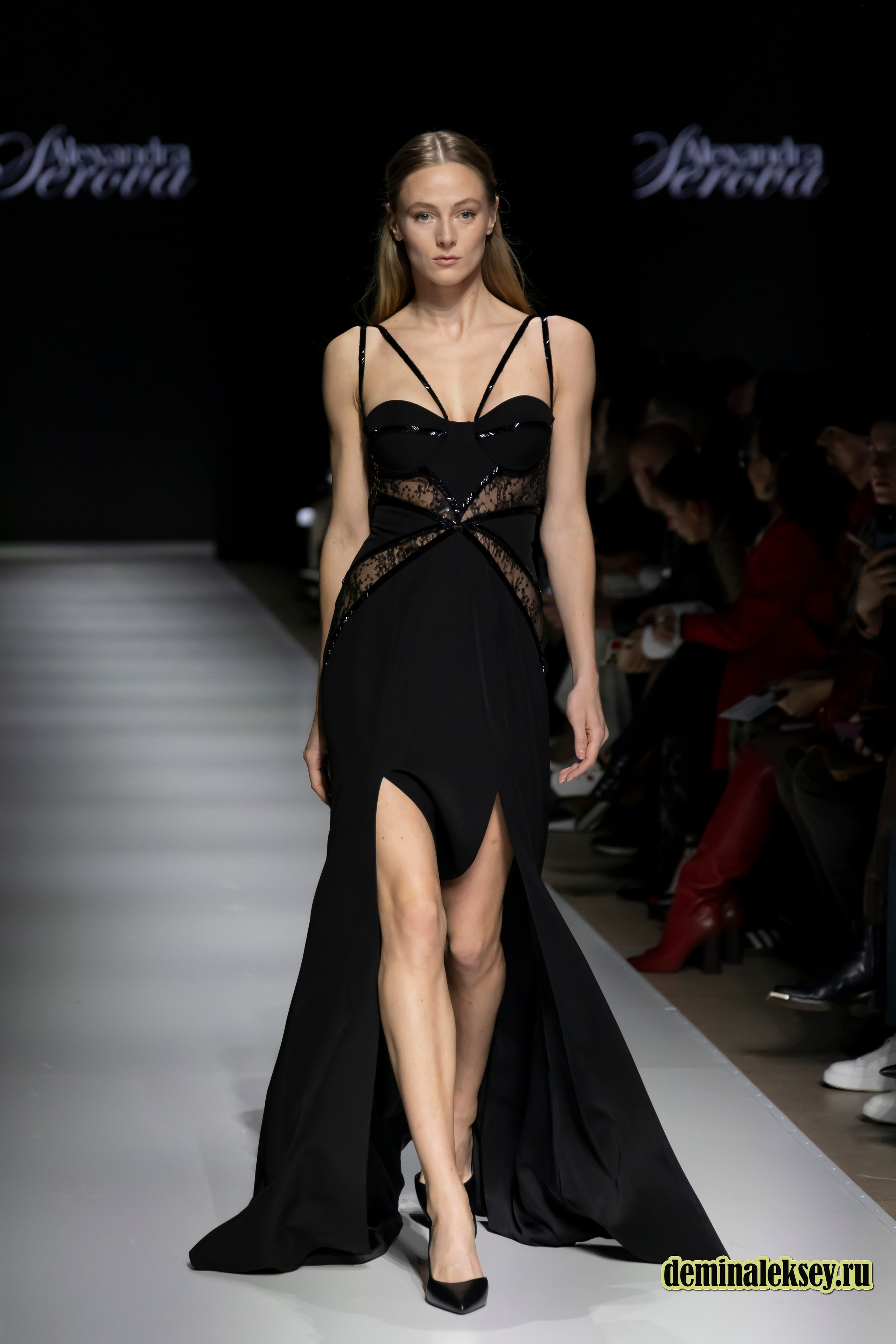 Московская неделя моды 2024 9 октября дизайнер Alexandra Serova. Репортажный, семейный и студийный фотограф в Москве Демин Алексей