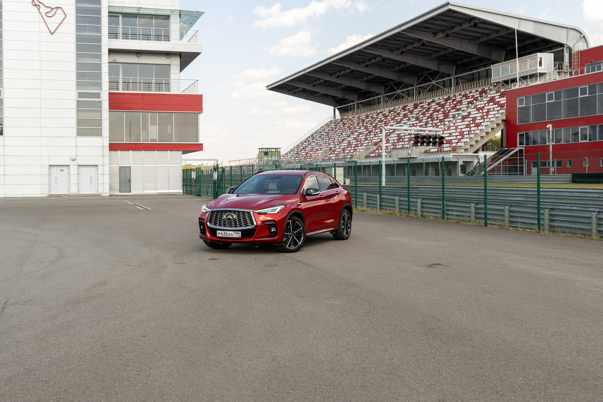 Infiniti QX55. Репортажный, семейный и студийный фотограф в Москве Демин Алексей