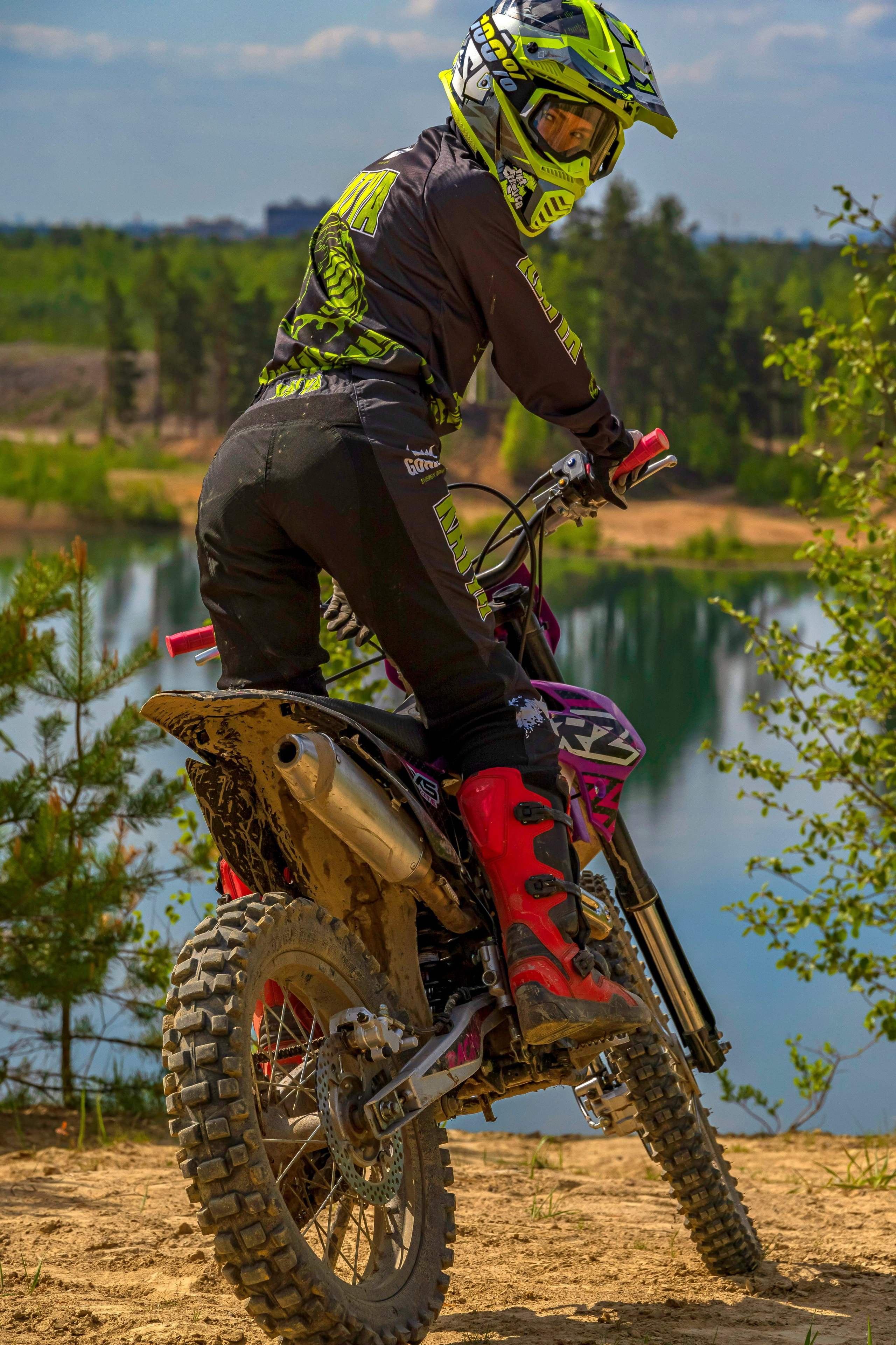 Катя Ли. Графический дизайнер Илья Левченко