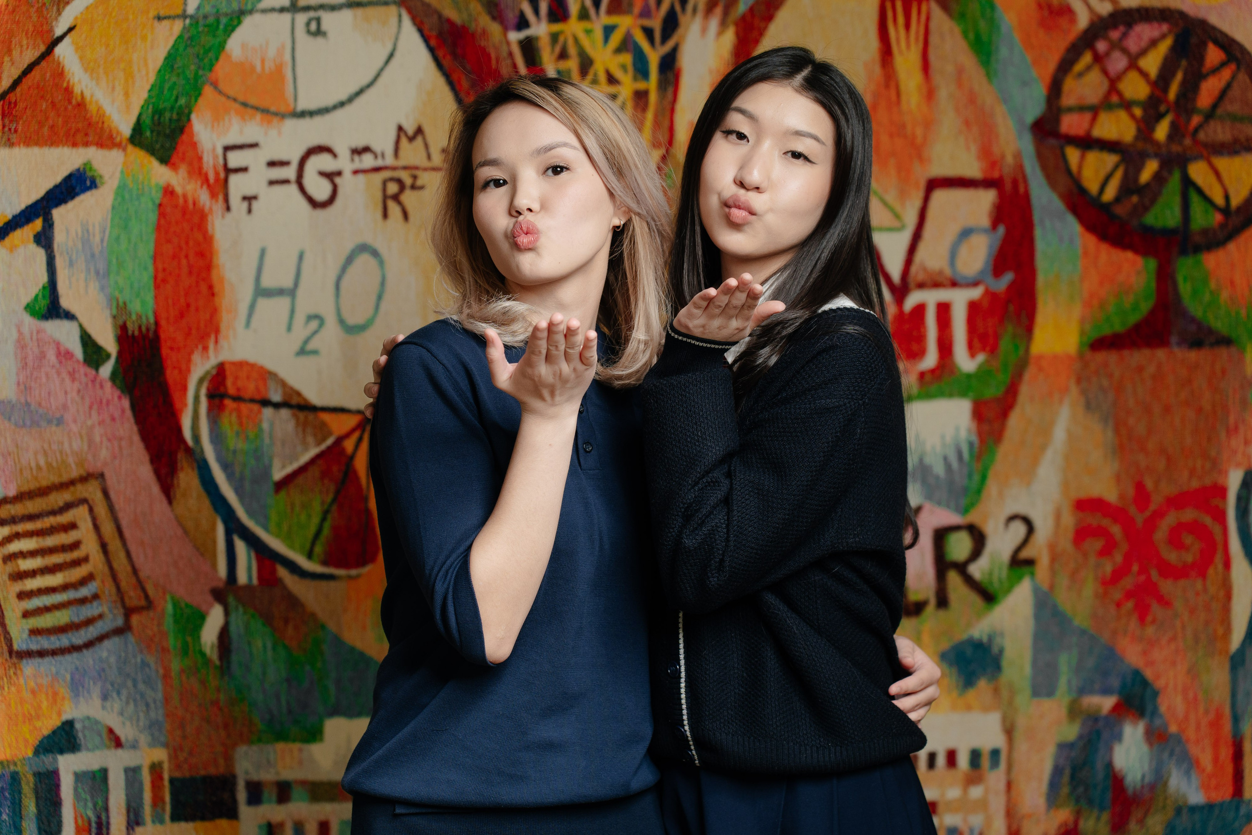 По двое. Выпускные альбомы в Нур-Султане (Астана) и по всему Казахстану