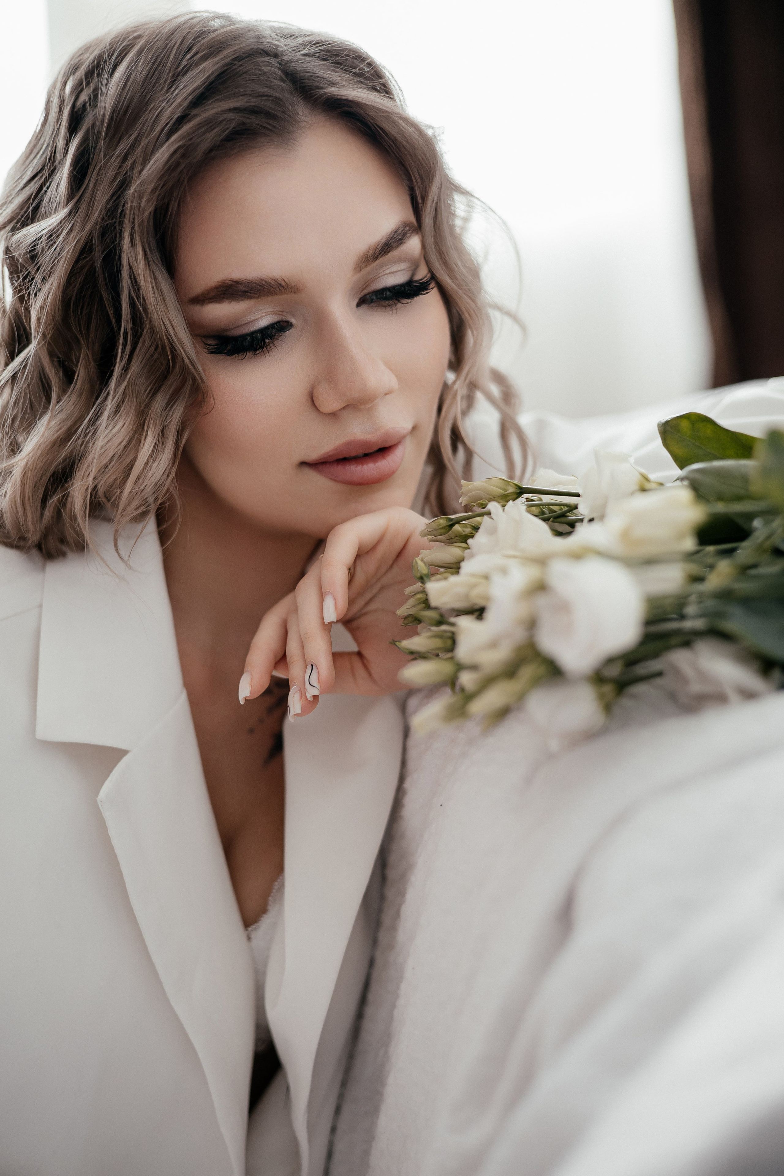 Лиза. белые цветы