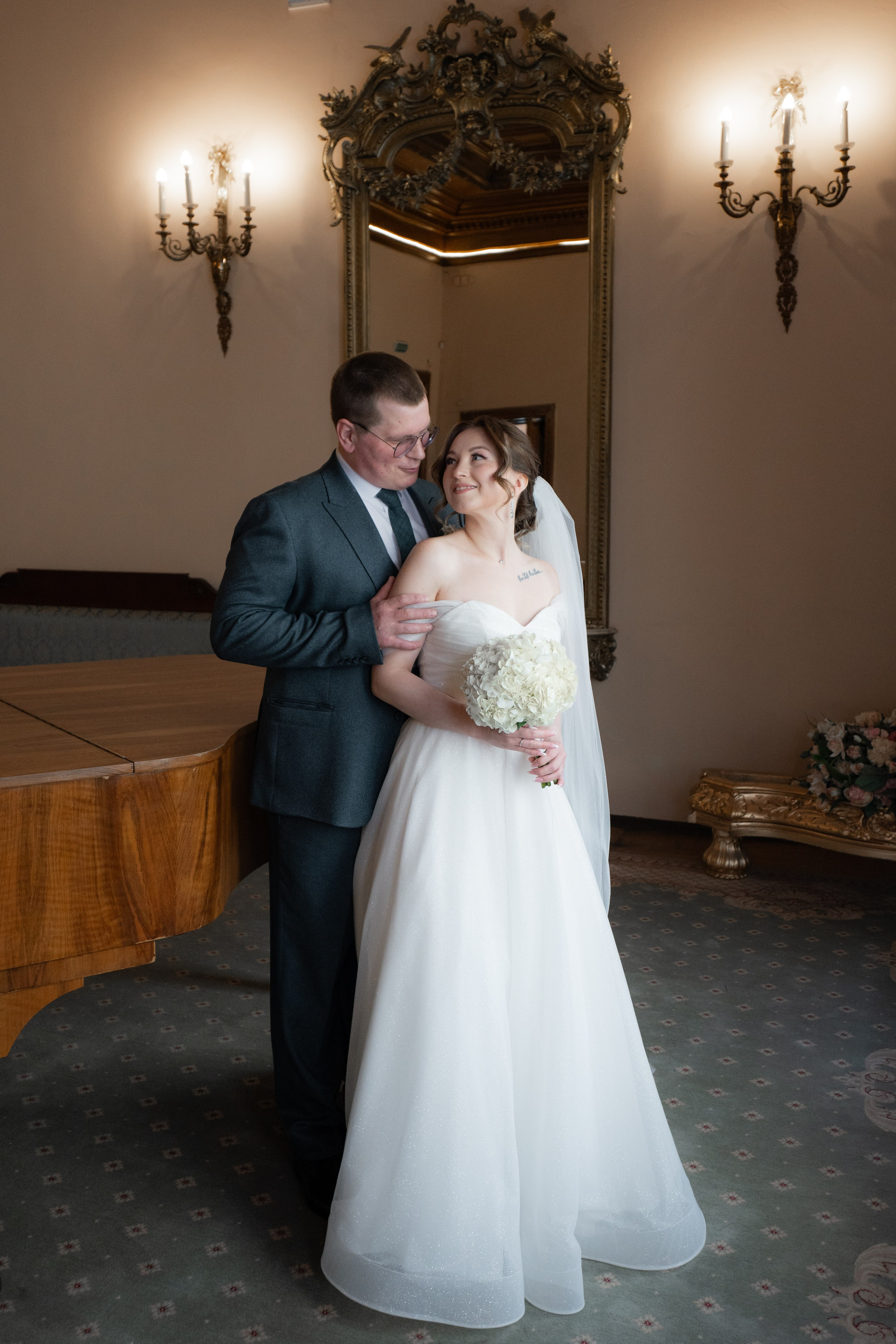 Свадебная фотосессия во дворце 2 на Фурштадской. Свадебный фотограф Александр Невский в Санкт-Петербурге