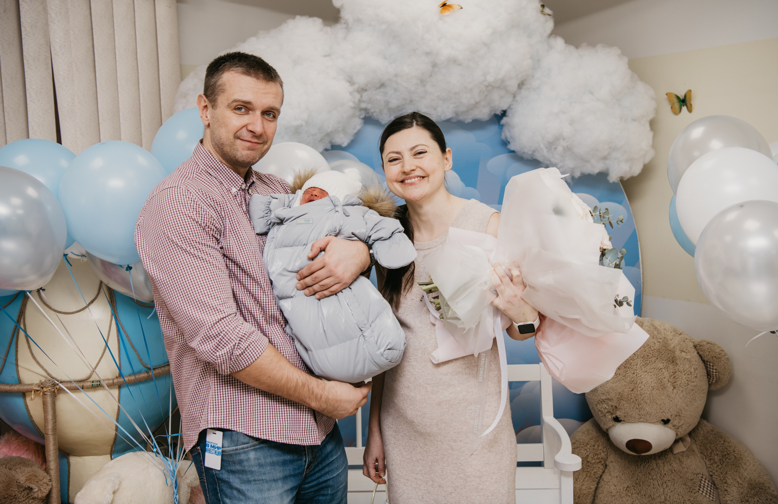 Выписка малыша. Мать и дитя на Севастопольском. Фотограф на выписку из роддома в Москве и МО