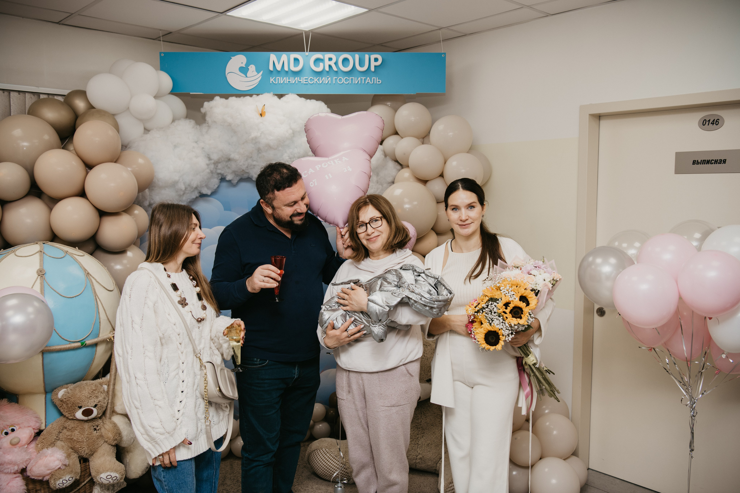 Выписка Сарочки. Мать и дитя на Севастопольском. Фотограф на выписку из роддома в Москве и МО