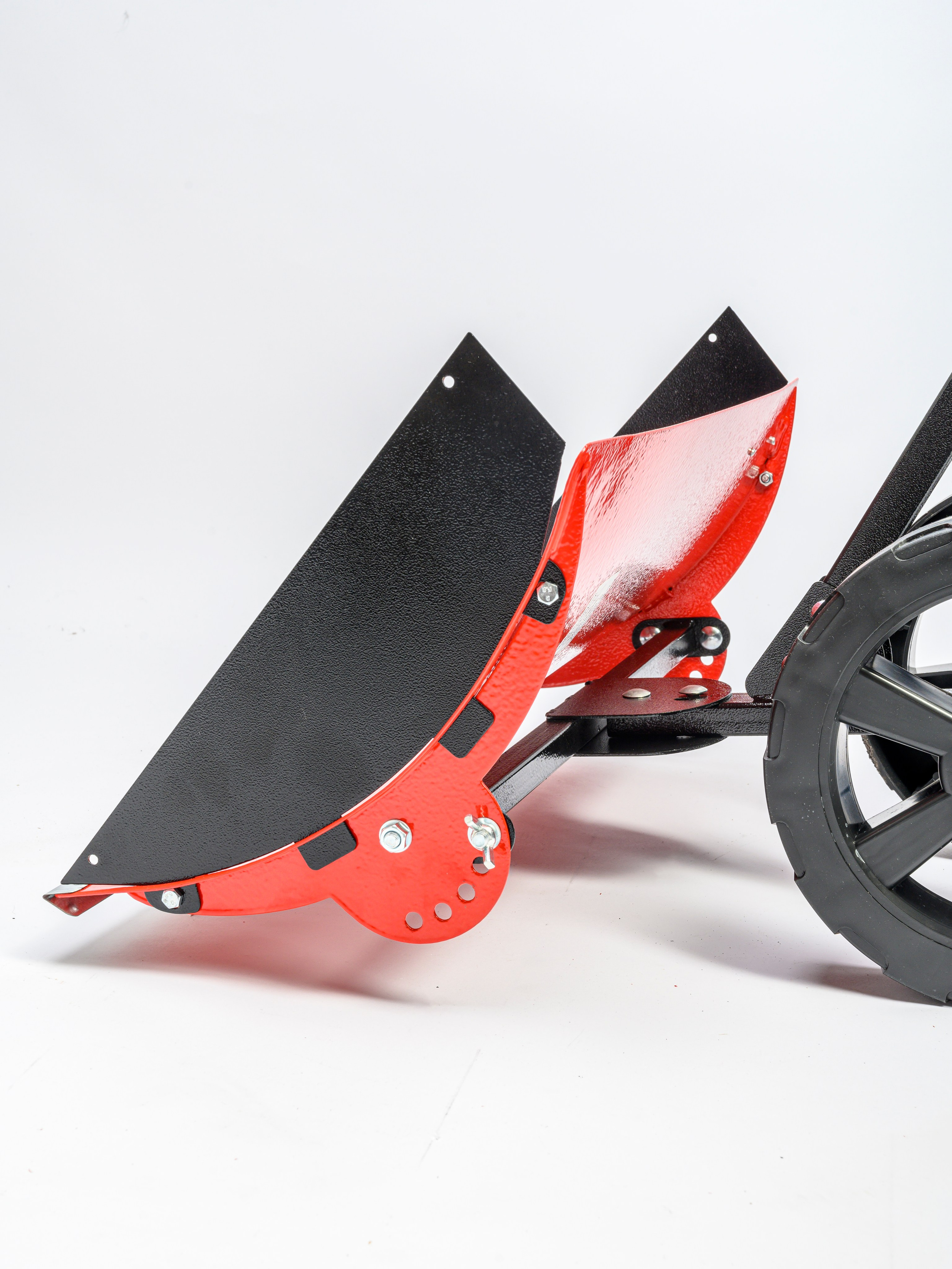 Каталожная съёмка: Снегоуборочная лопата / Пылесос. Фотограф Андрей Зикеев, фотостудия AzArt Studio в Москве