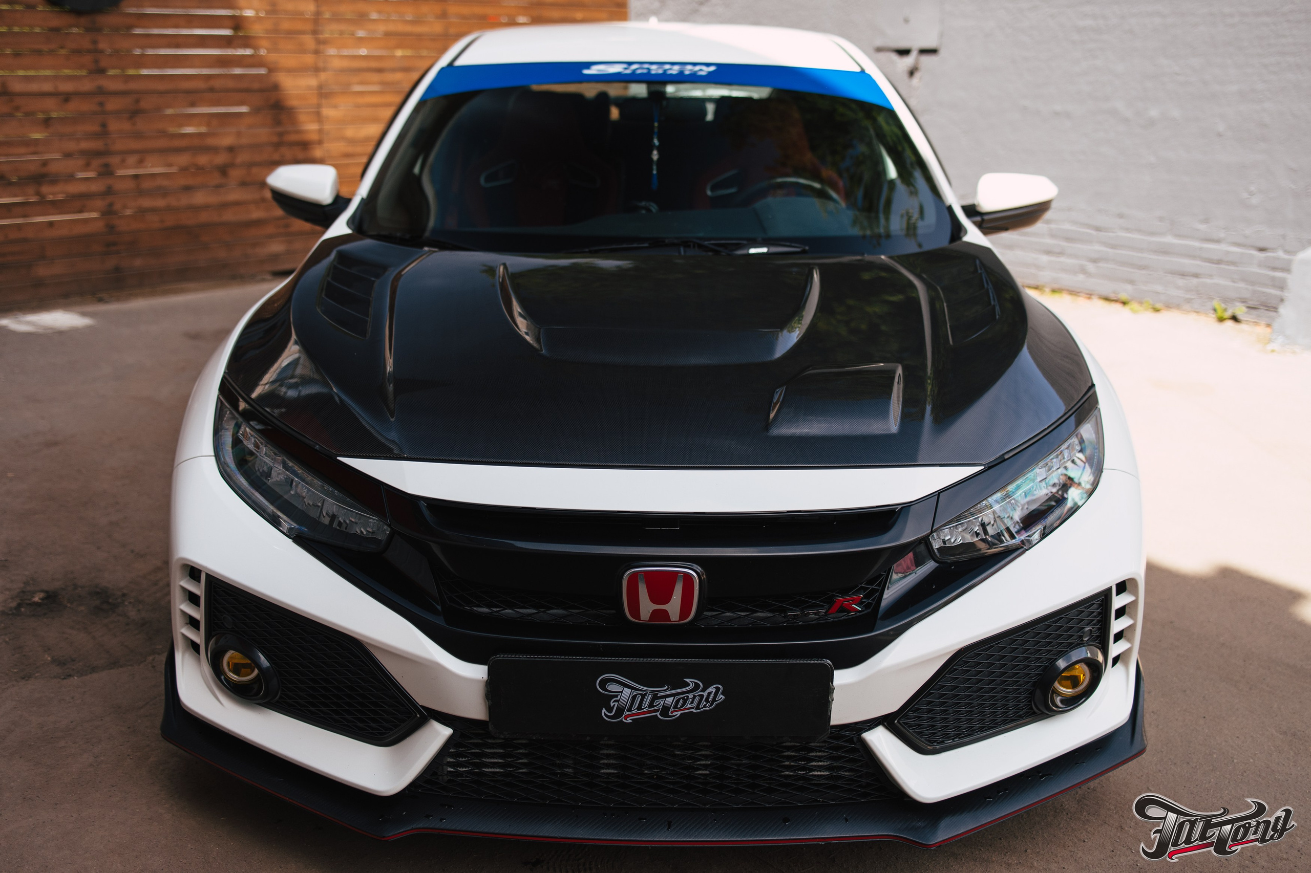 Honda Сivic type R снятие краски c капота и лачка карбона. DeLorein