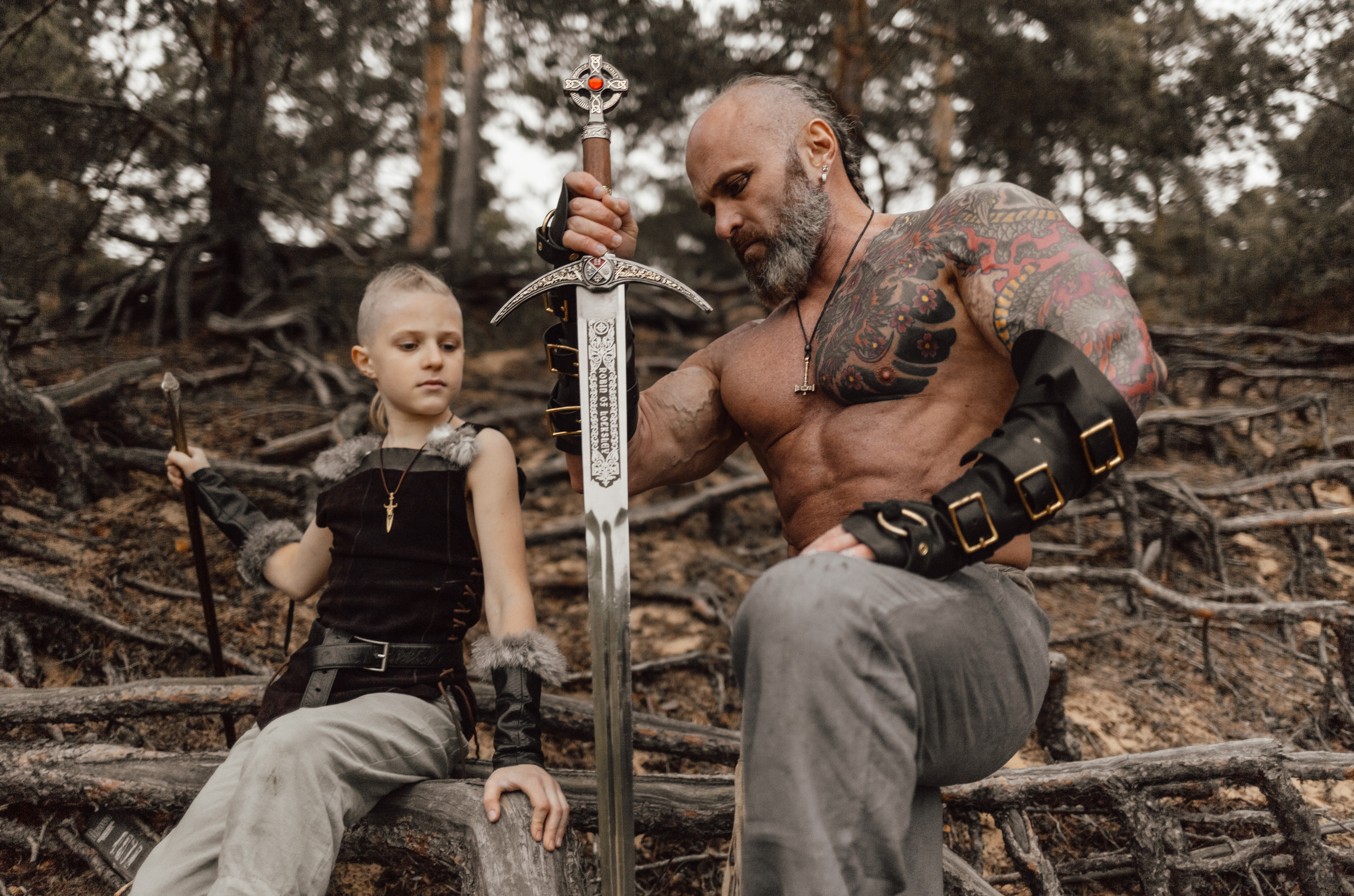 vikings viking Семейная фотосессия в стиле викинги. Ночная фотосессия с дымом и огнем.