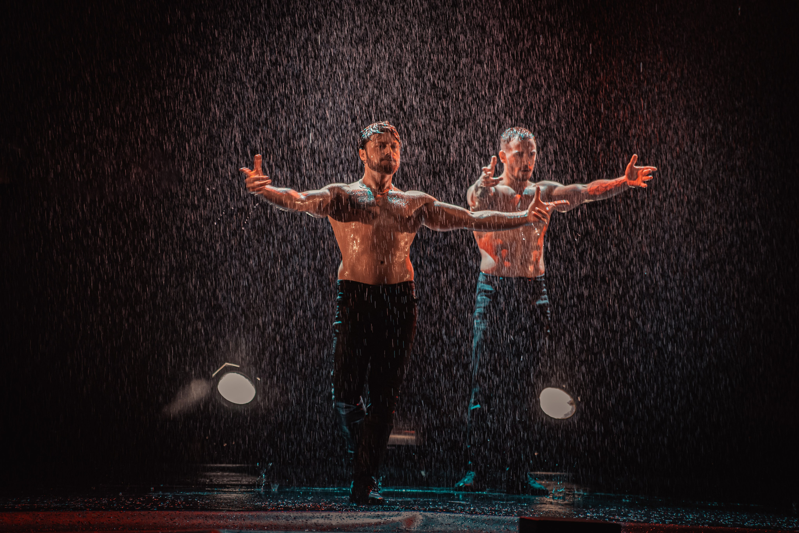 Шоу под дождем, Гранд Холл Сибирь, 20.02.2026. Фотограф Регина Крикунова г. Красноярск