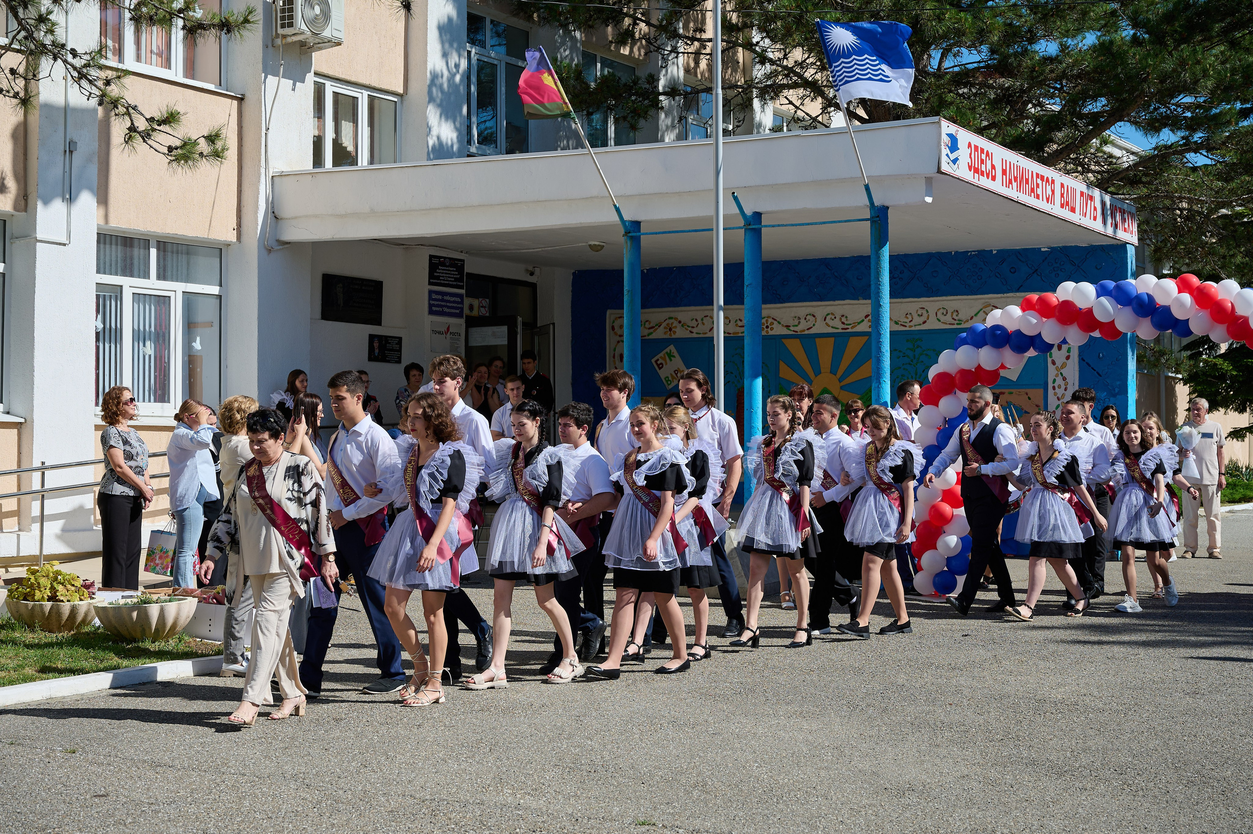 Последний звонок. Жизнь курорта Кабардинка в фотографиях