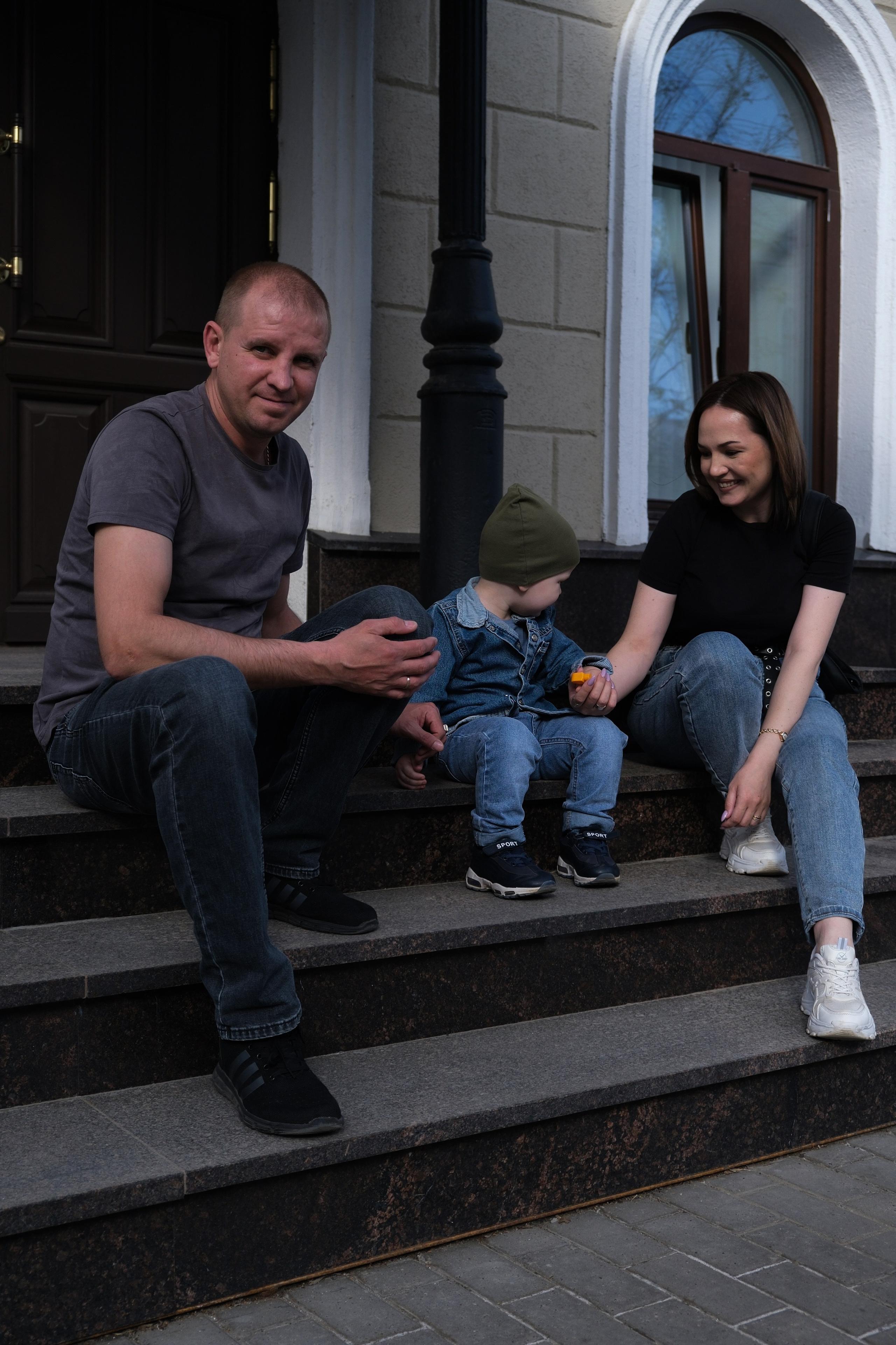 Прогулочная с ребенком. Фотограф на камеру и мобильная съемка в Казани Лидия