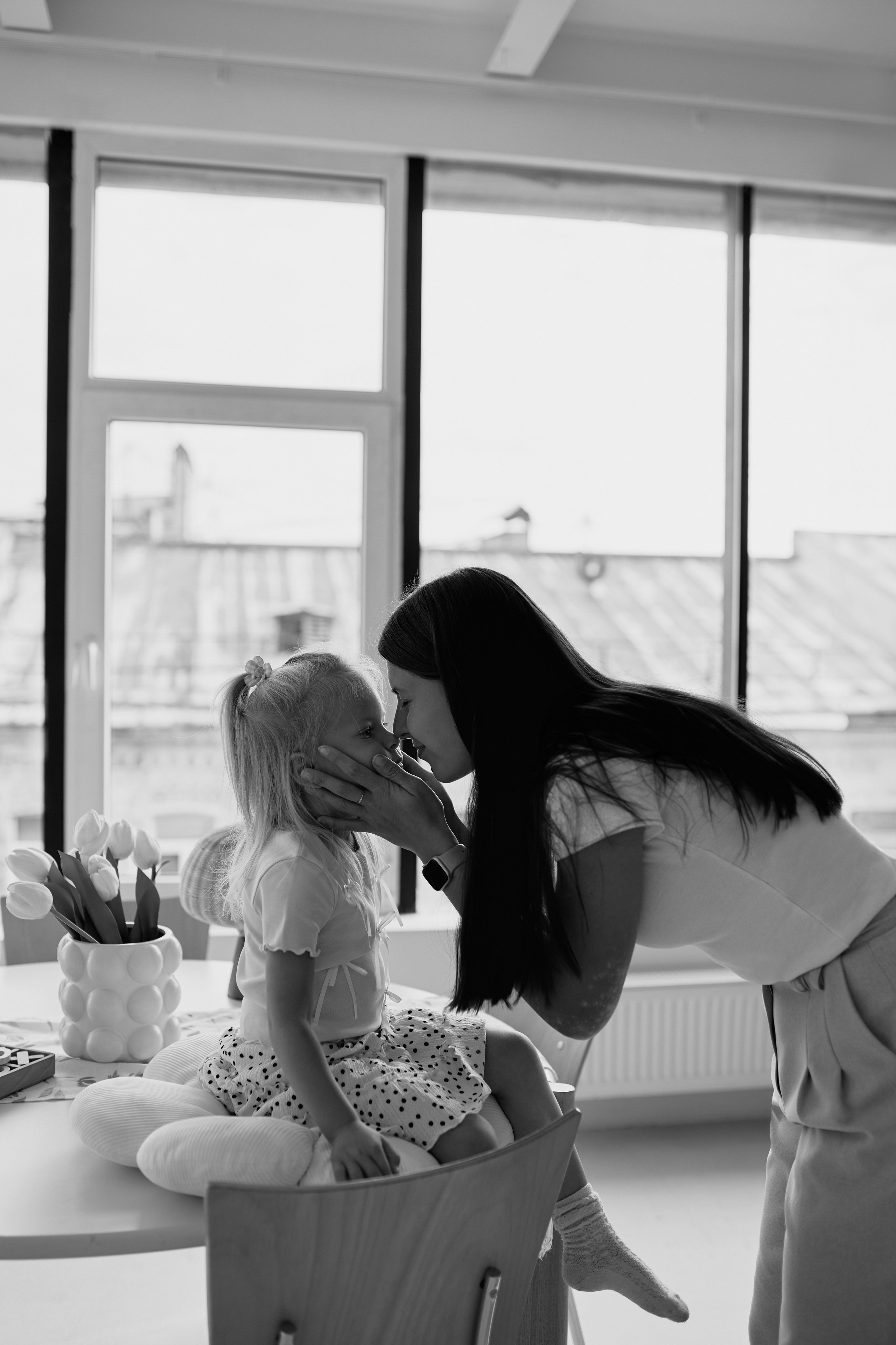 Семейная фотосессия в фотостудии. Сестры Карабаза. Фотографы и ретушеры в Москве и Санкт-Петербурге