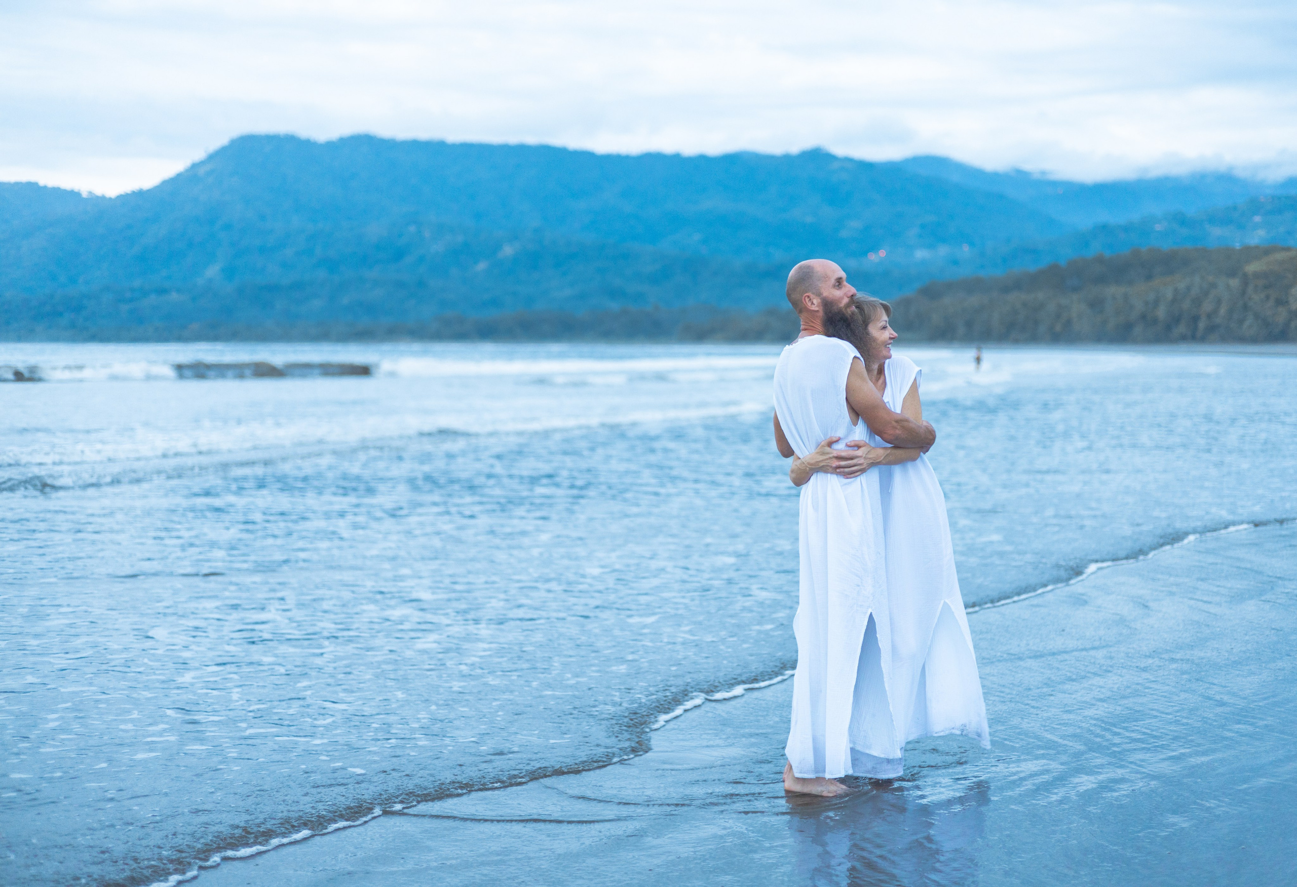 Sunset family photos brings precious moments together