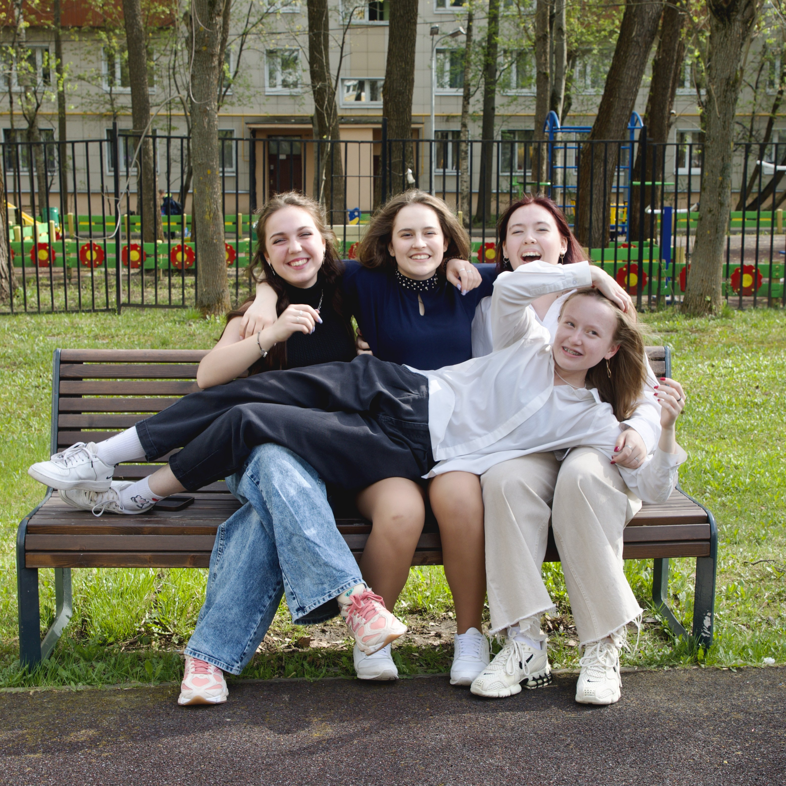 Групповые фото 9 и 11 класс