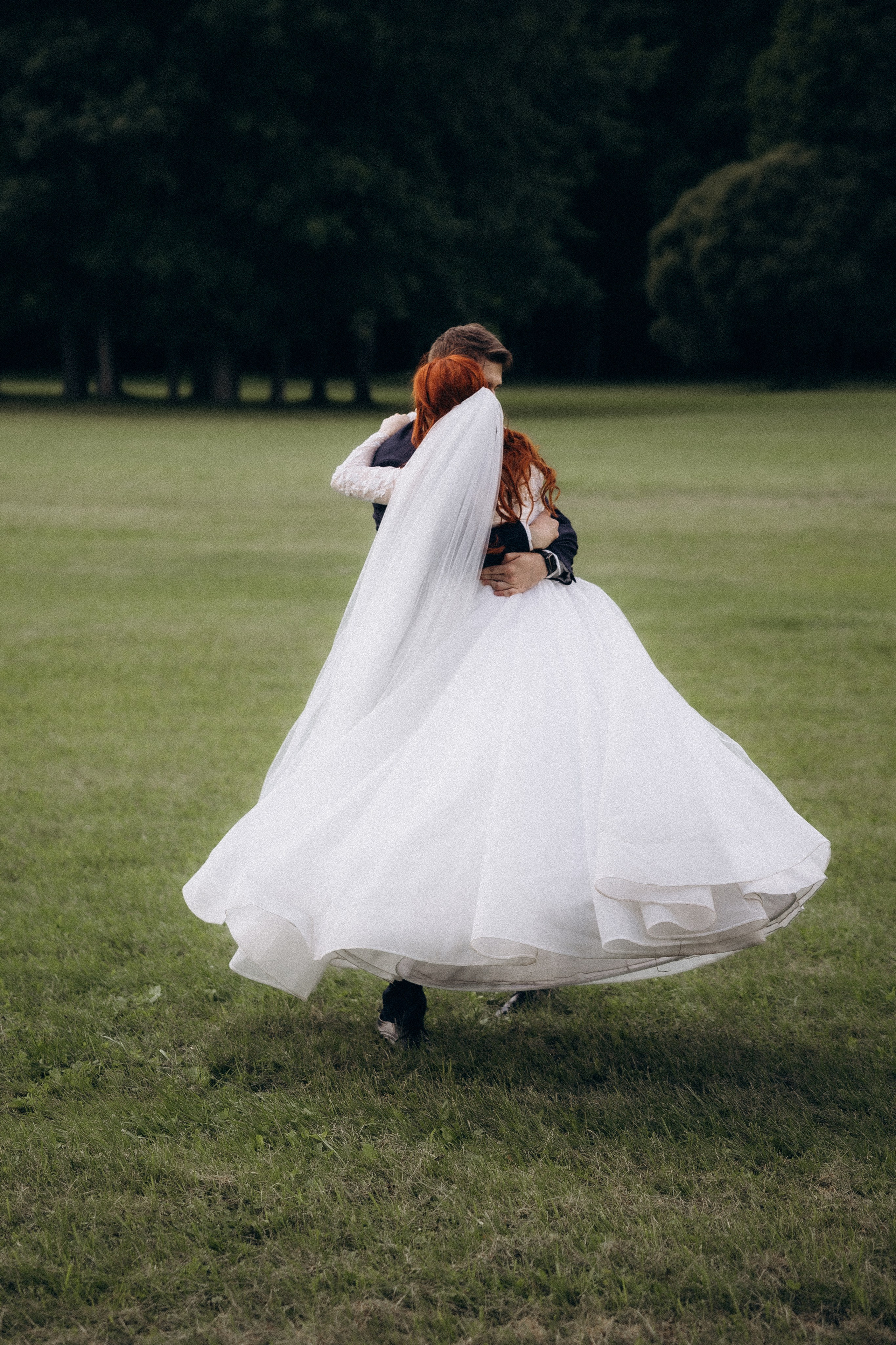 Фотосессия свадьбы Ивана и Александры в парке Горки Ленинские