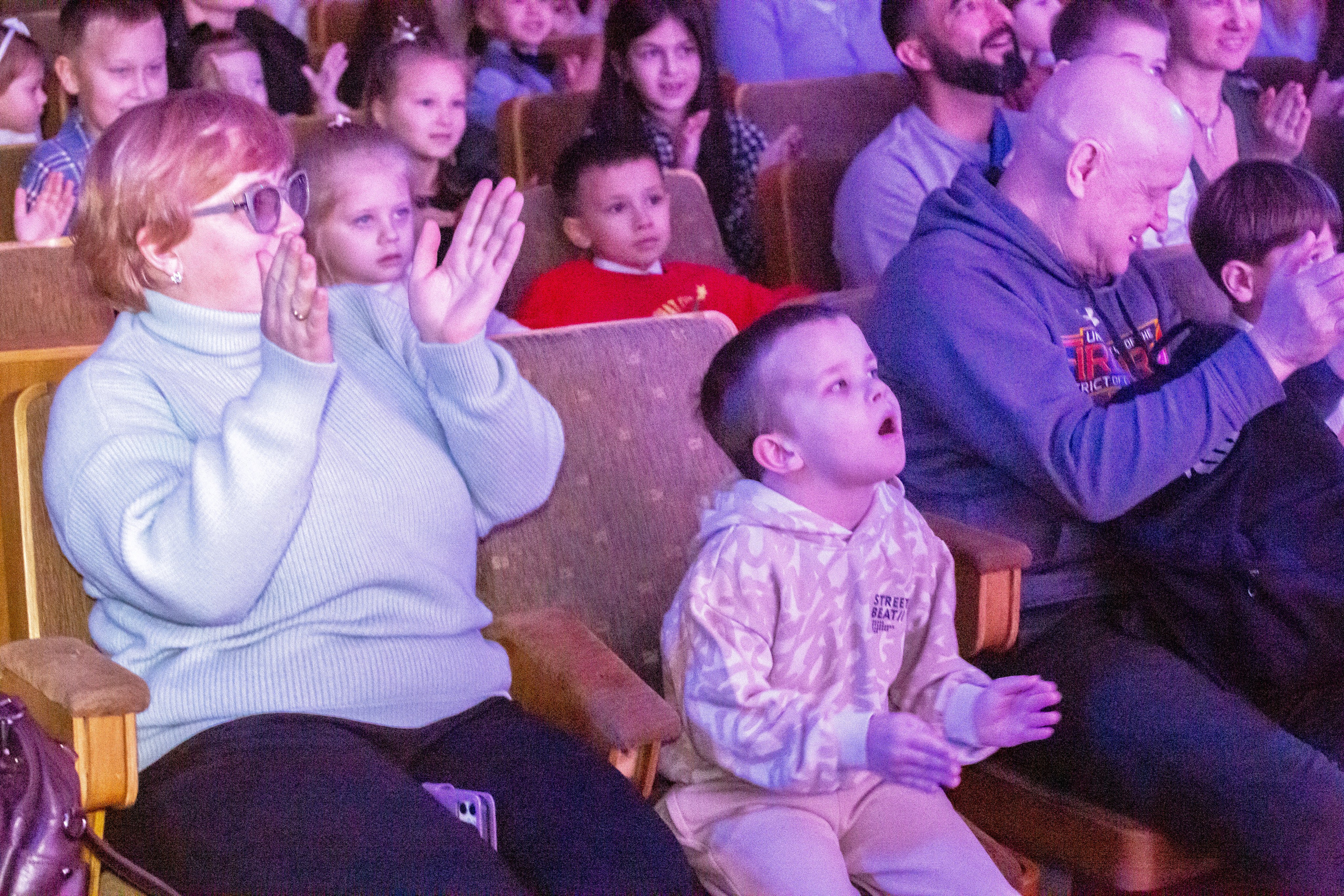 Спектакль Снежные человечки — театр Саквояж. Фотограф в Сочи Юрий Шептаев