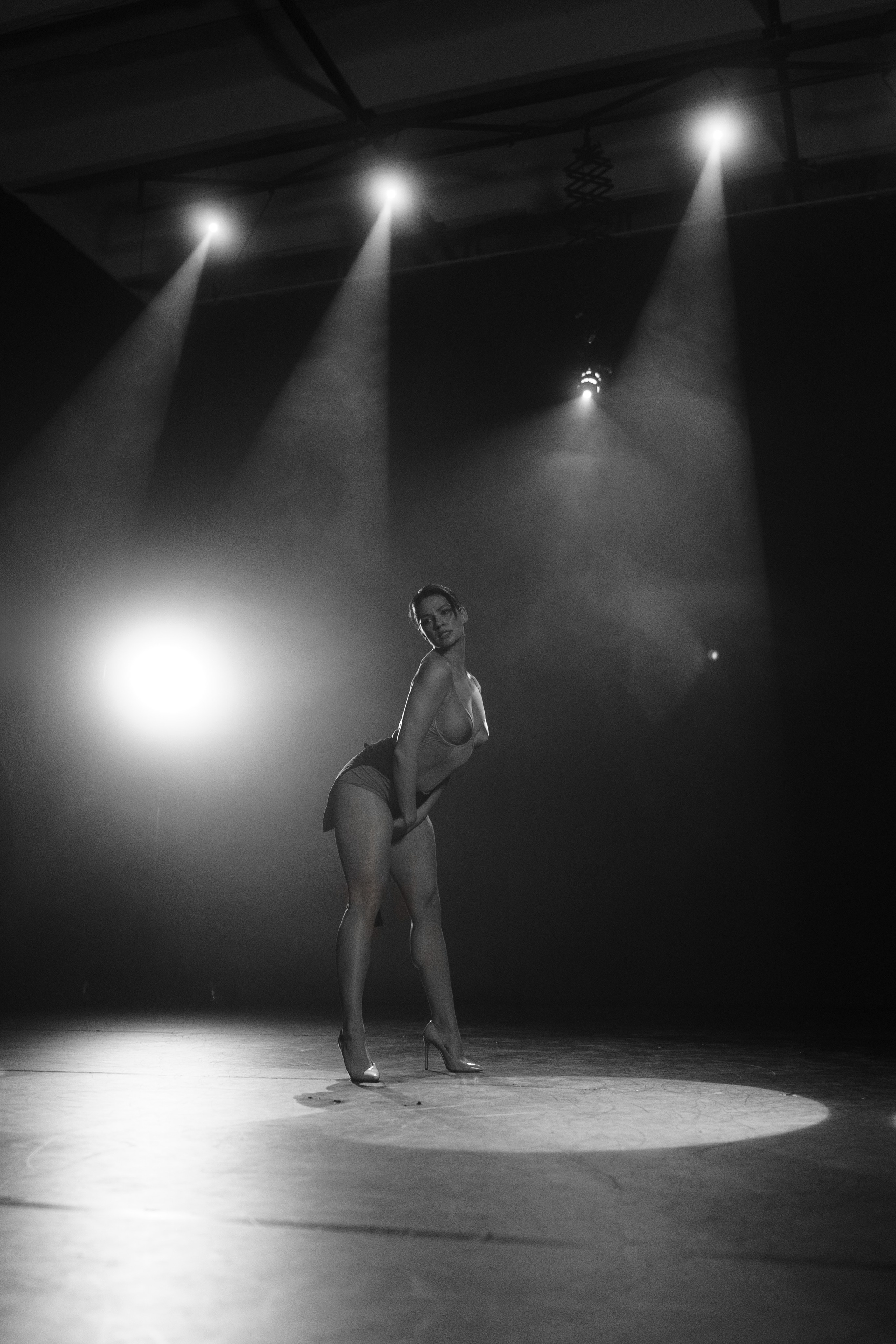 Reportage photography of dancers in the movie pavilion