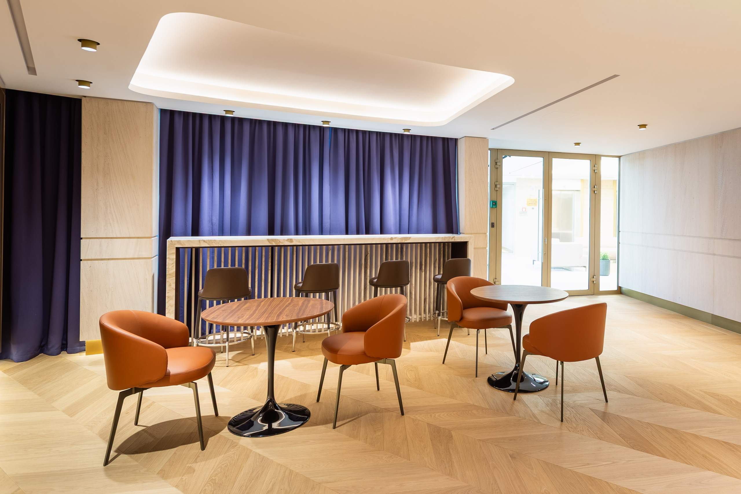 Офис компании. Видеограф Добромыслов